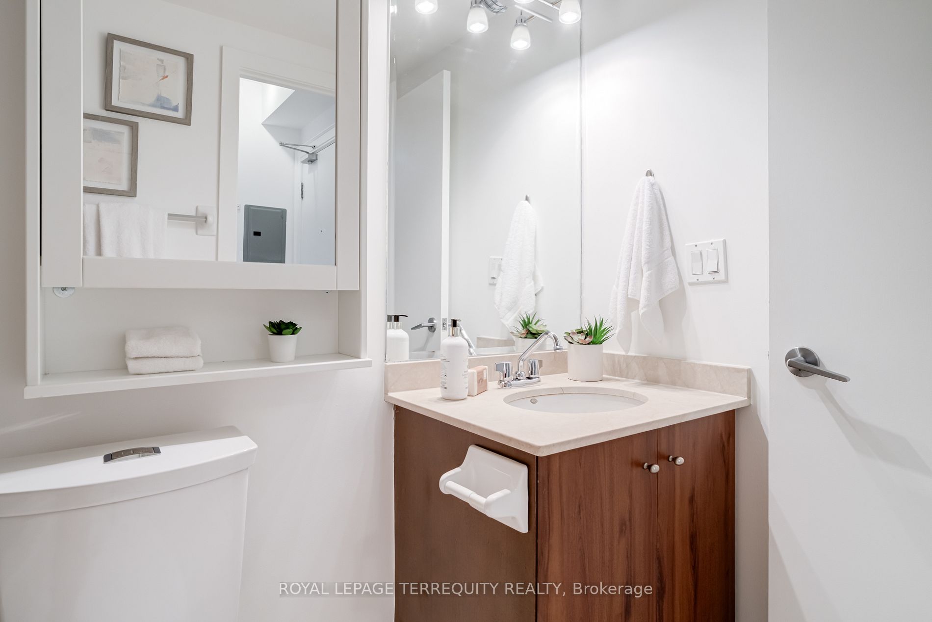 438 King St W 2 Property Photo 16