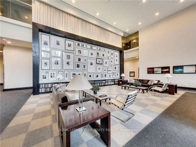 438 King St W 2 Property Photo 25