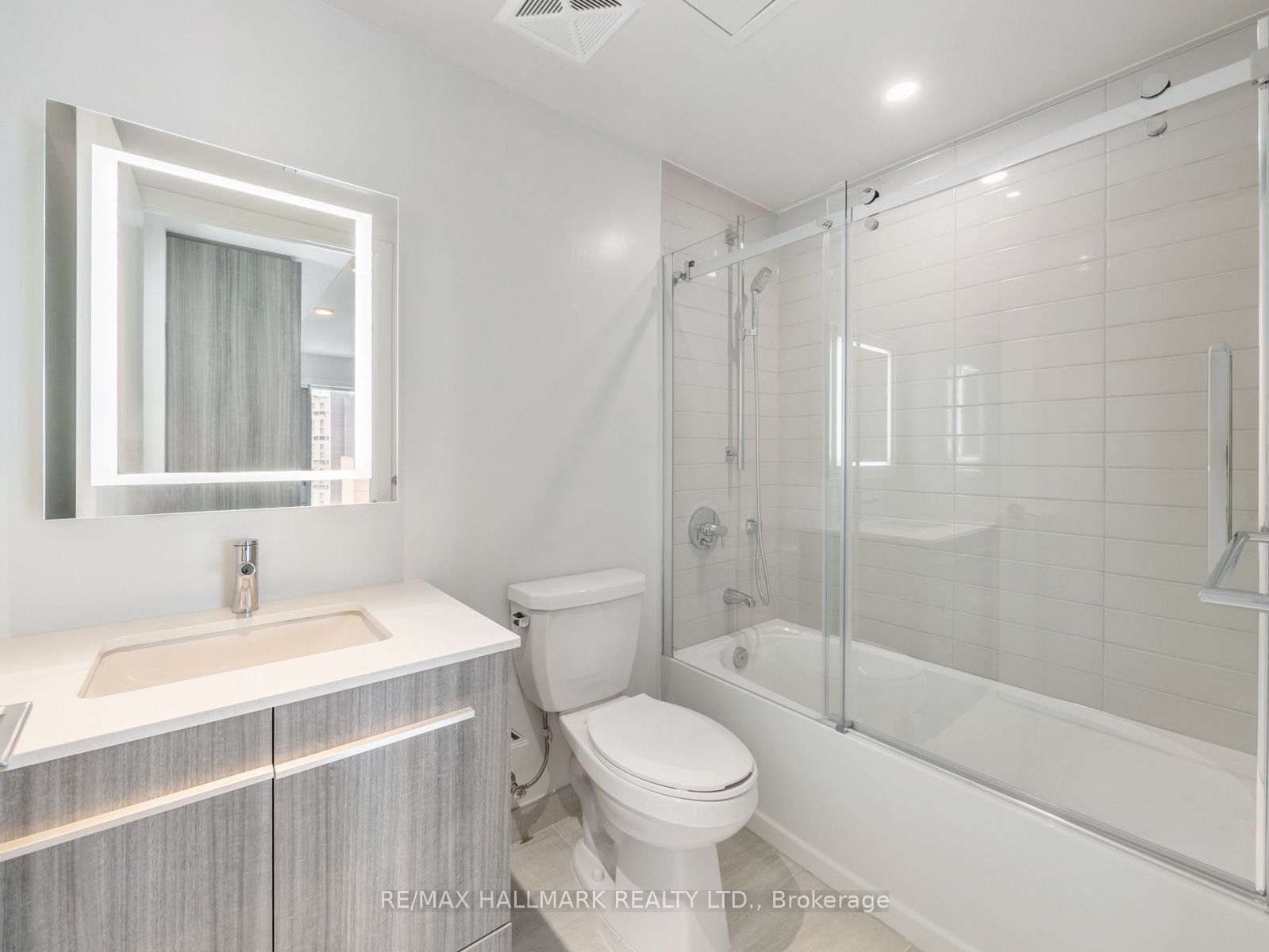 #906 - 8 Cumberland Street Property Photo 11
