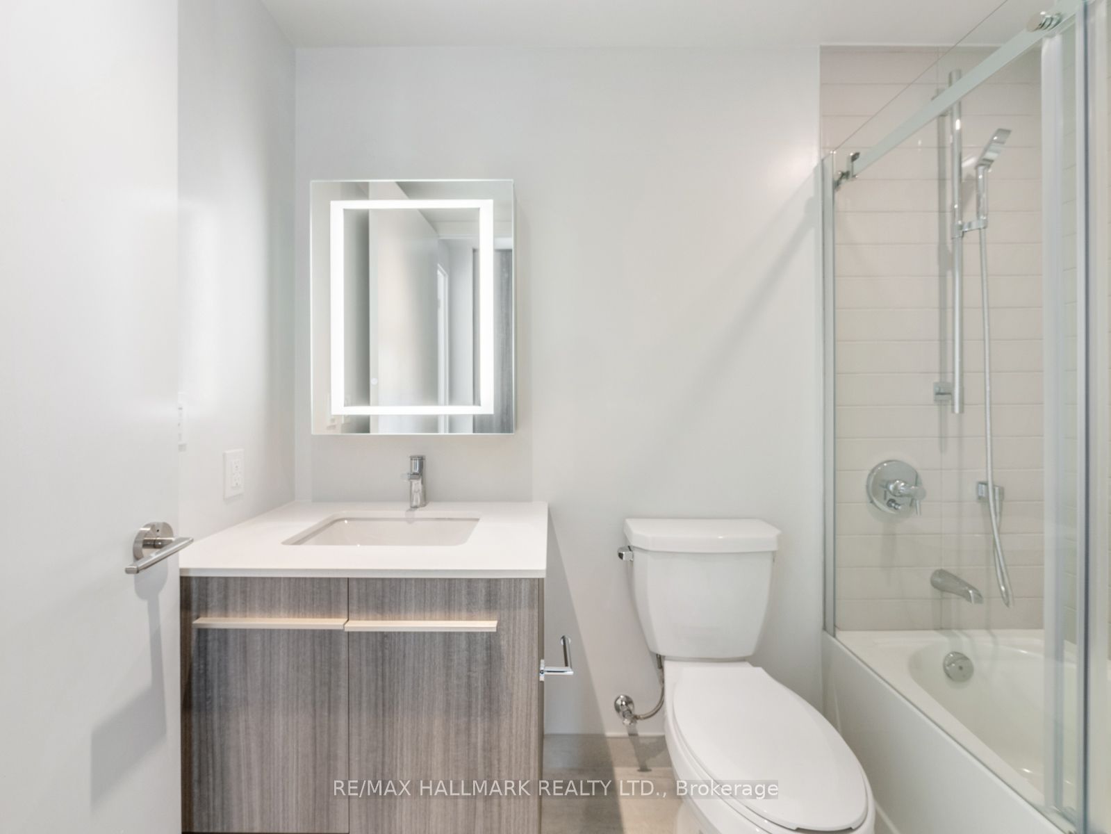 #906 - 8 Cumberland Street Property Photo 12