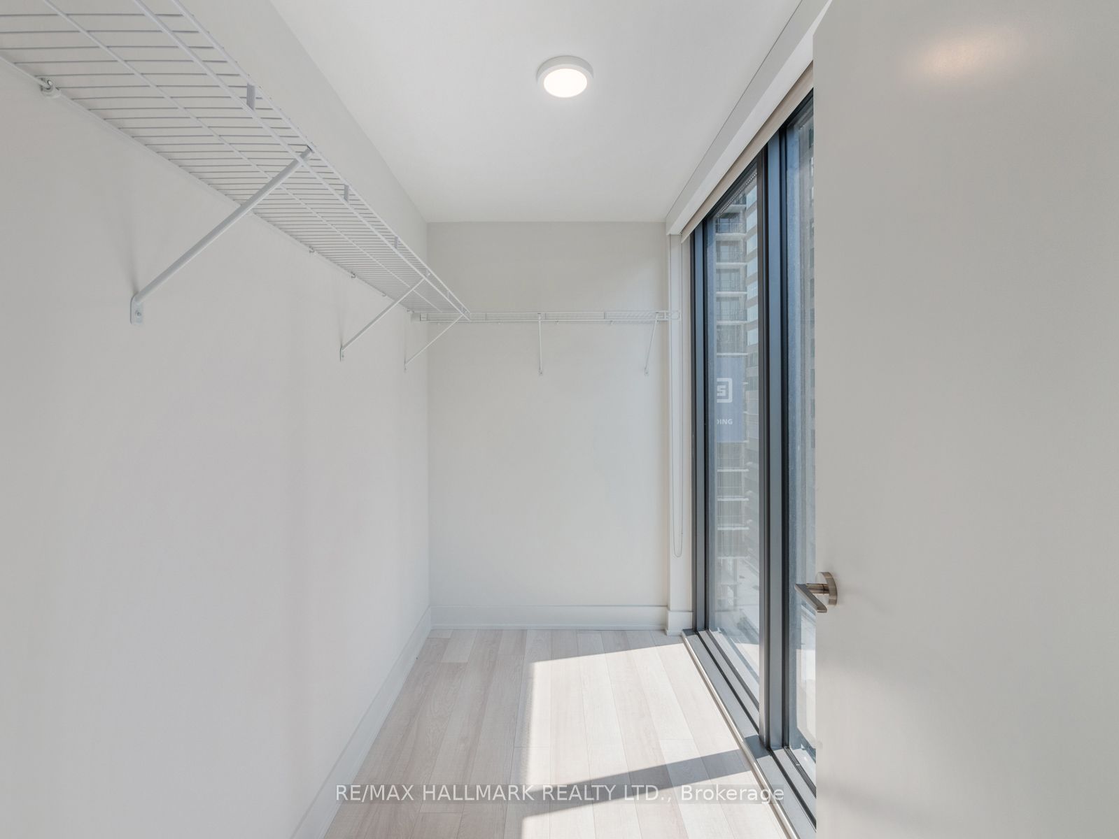 #906 - 8 Cumberland Street Property Photo 15