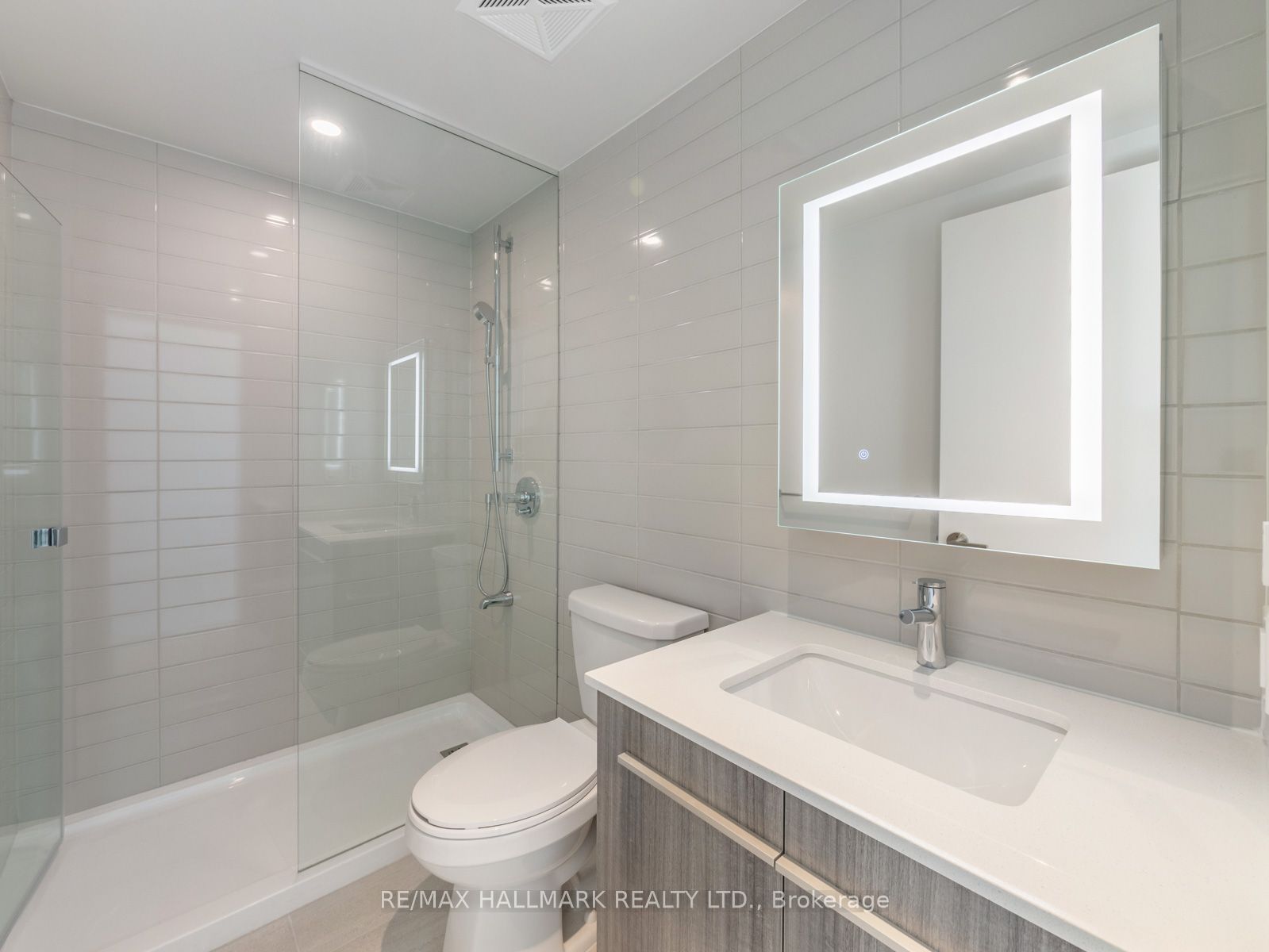 #906 - 8 Cumberland Street Property Photo 17