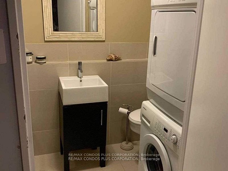 55 Harbour Sq 17 Property Photo 5