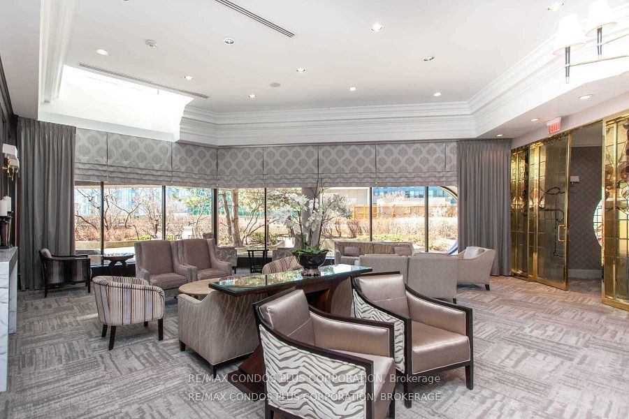 55 Harbour Sq 17 Property Photo 7