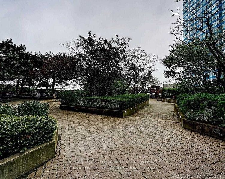 55 Harbour Sq 17 Property Photo 10