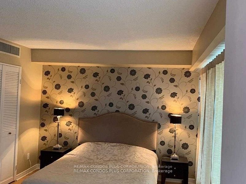 55 Harbour Sq 17 Property Photo 23
