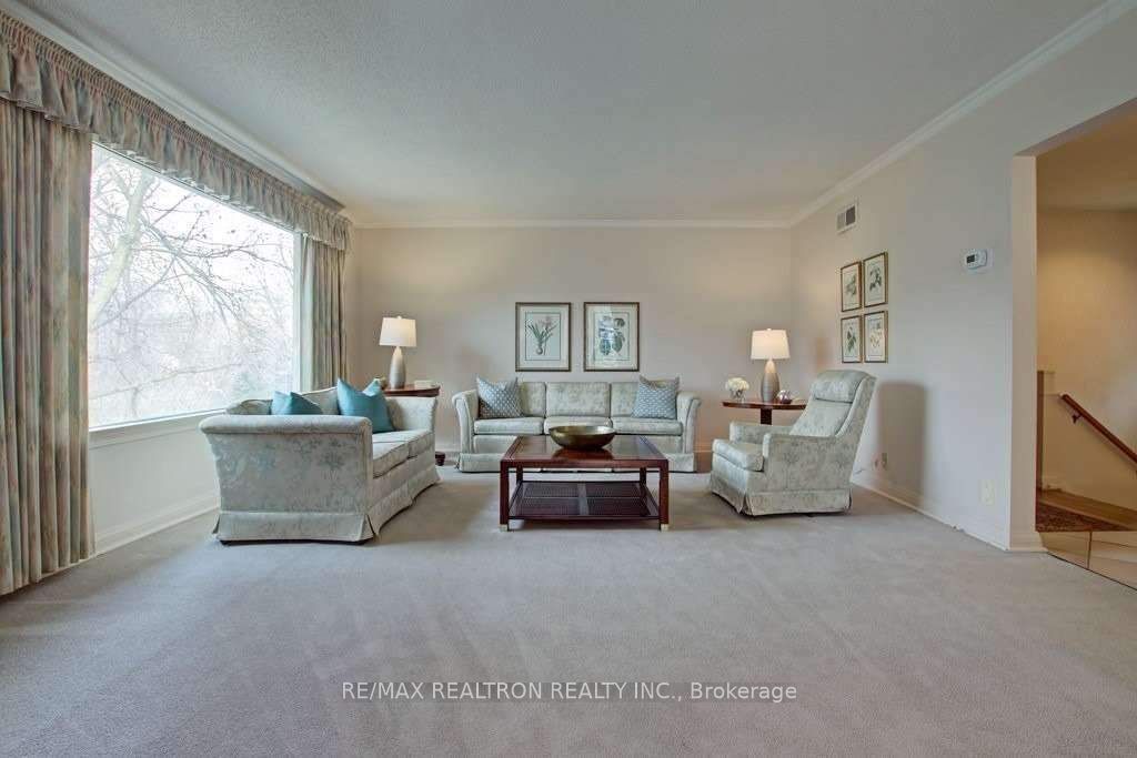 2 Campbell Cres Property Photo 35
