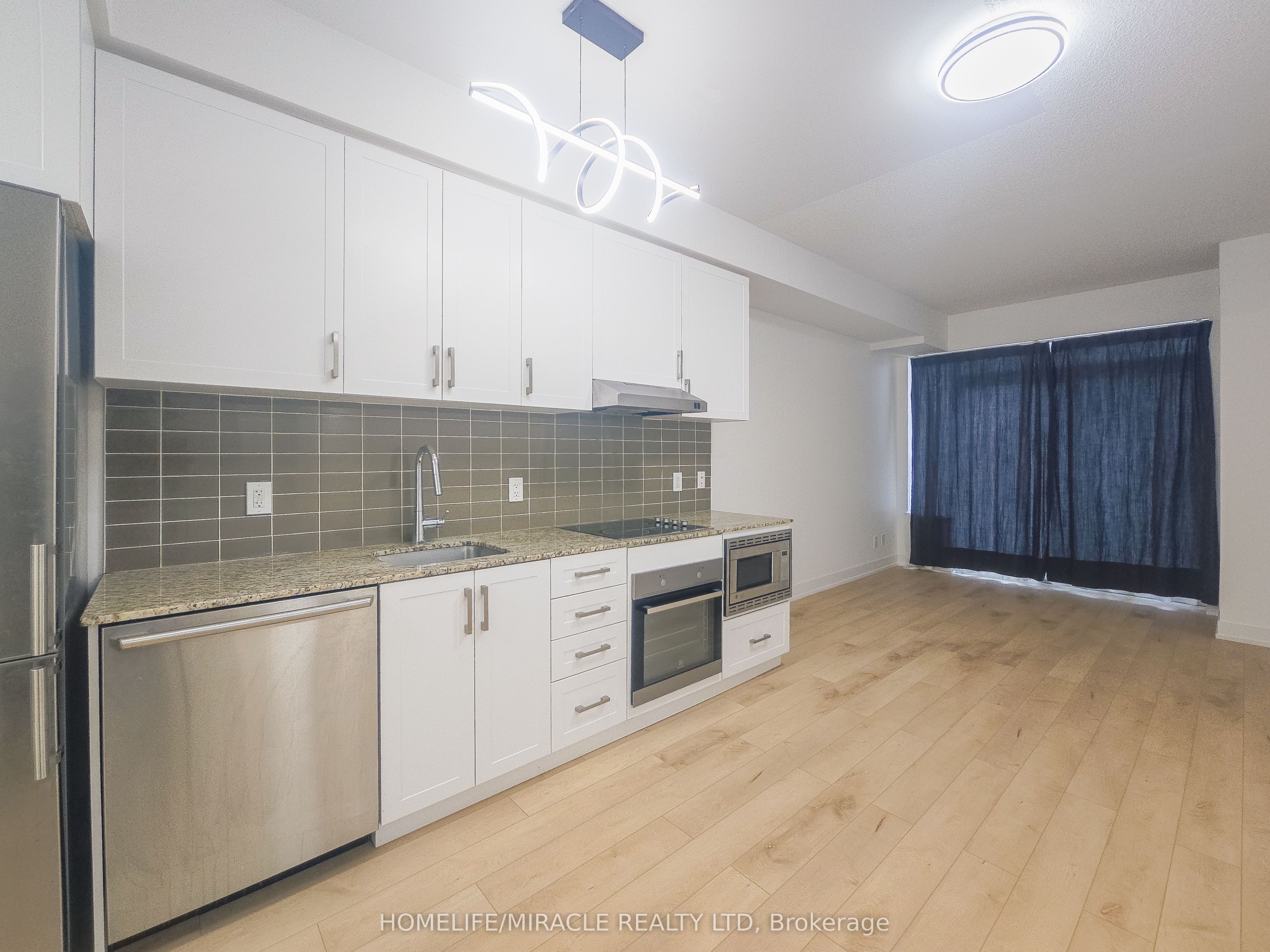 #121 - 7 Kenaston Gardens Property Photo 3