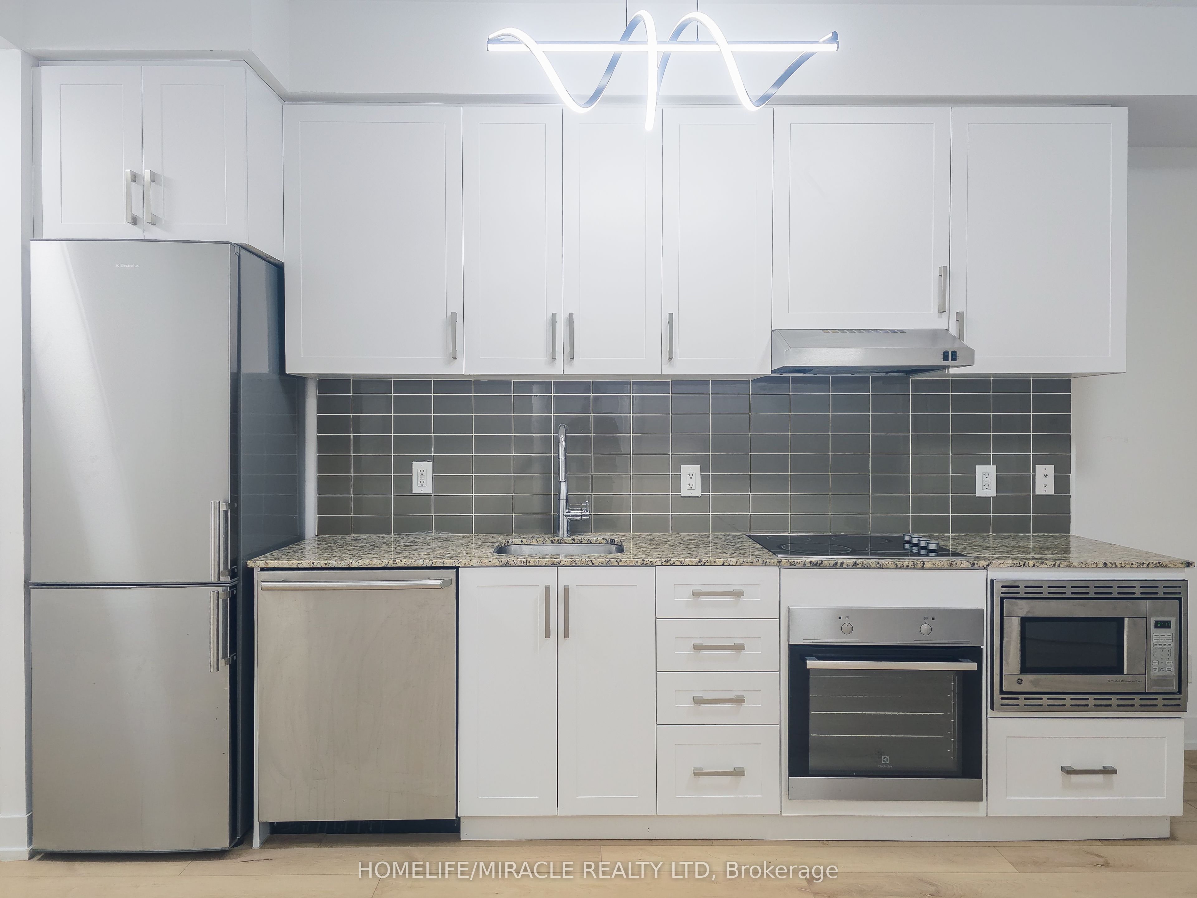 #121 - 7 Kenaston Gardens Property Photo 4