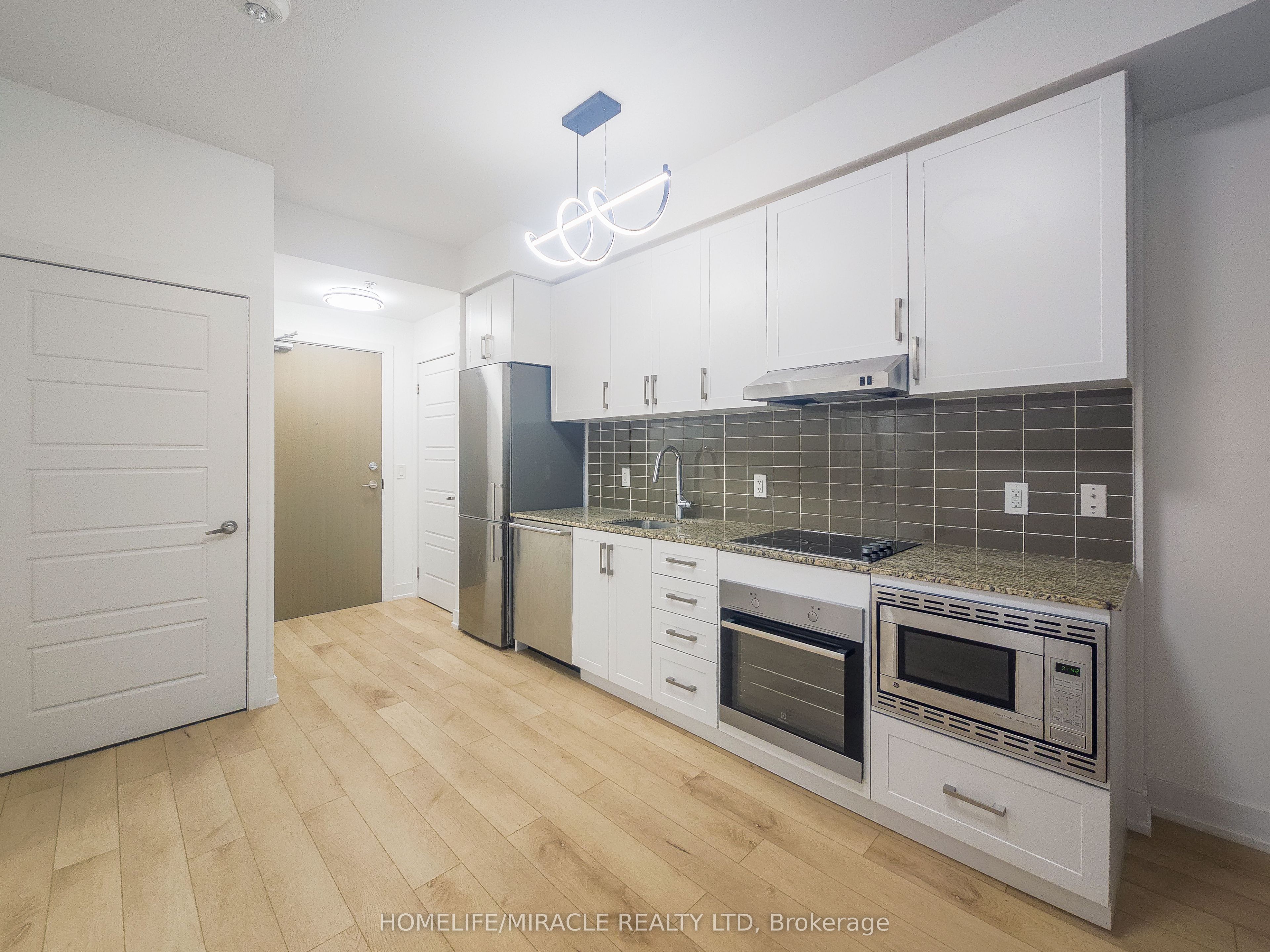 #121 - 7 Kenaston Gardens Property Photo 5