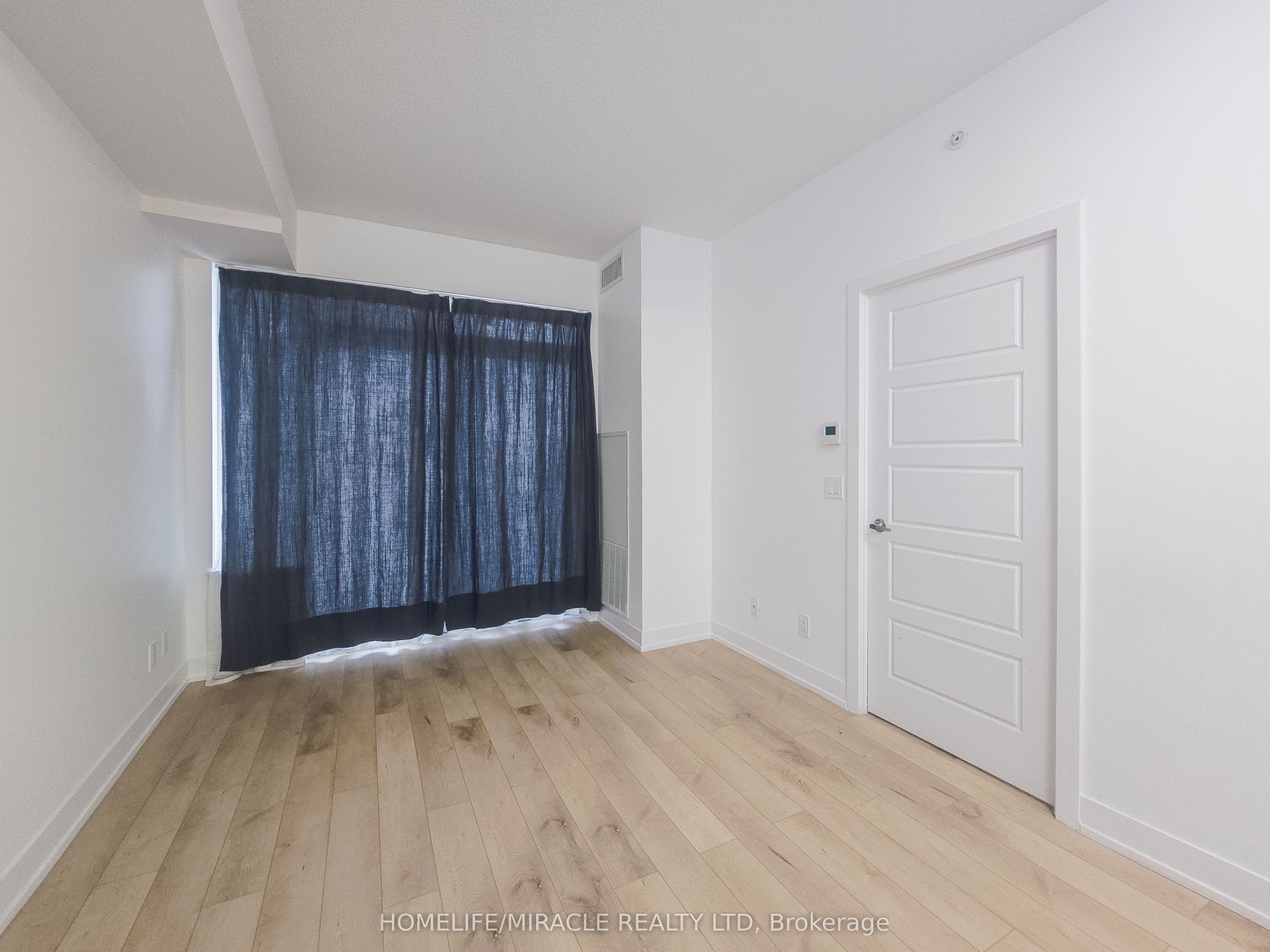 #121 - 7 Kenaston Gardens Property Photo 8