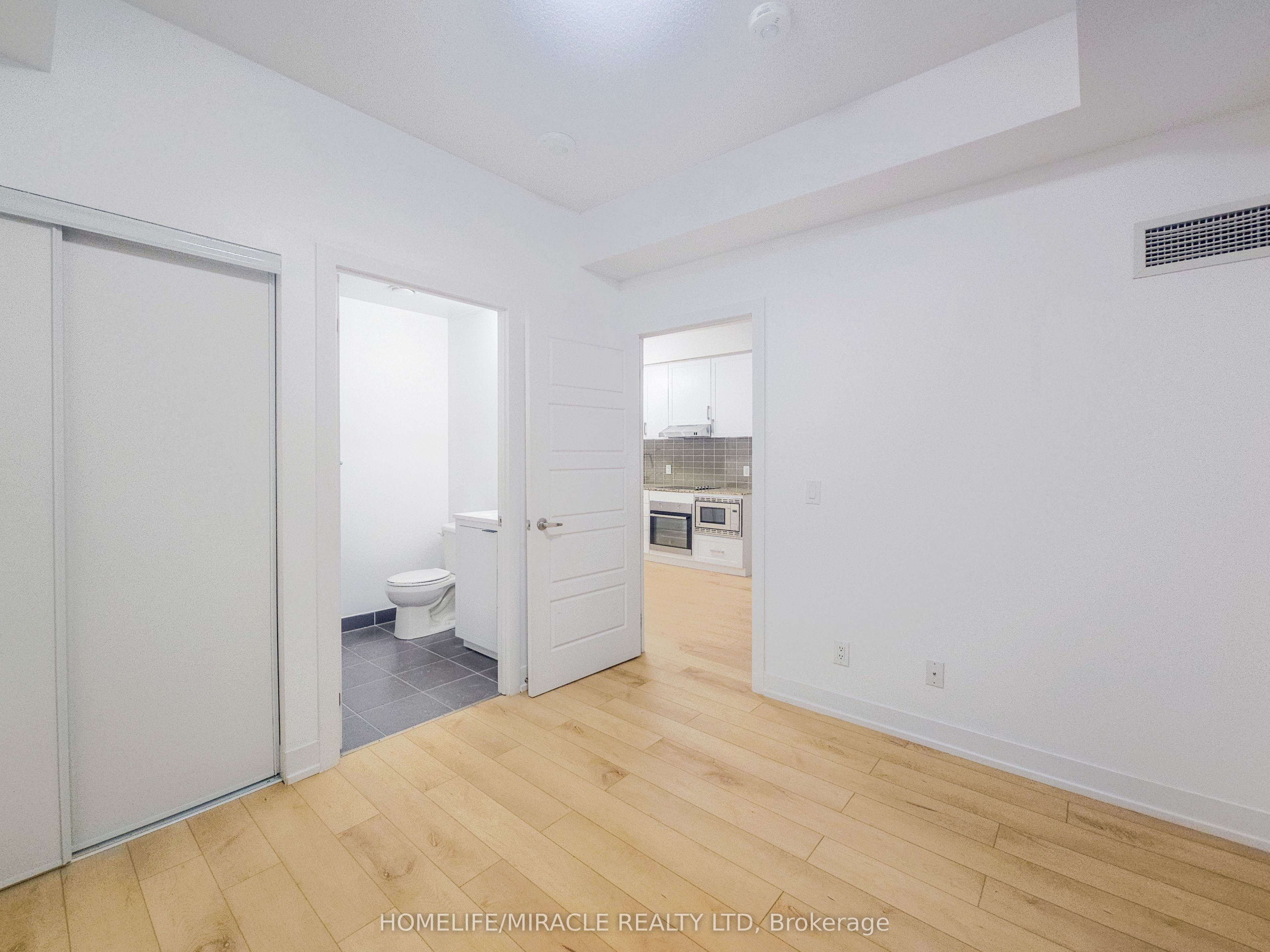 #121 - 7 Kenaston Gardens Property Photo 10