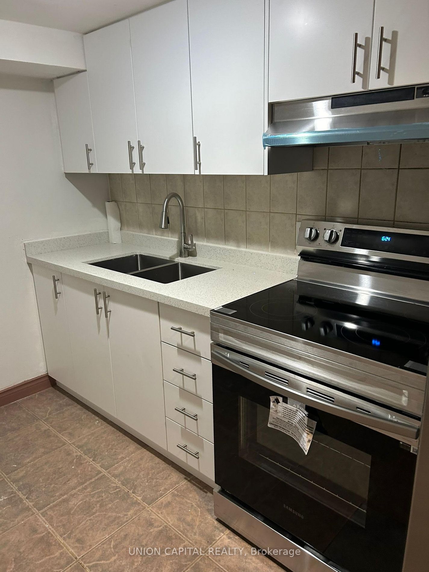 124 Baldwin St Property Photo 3