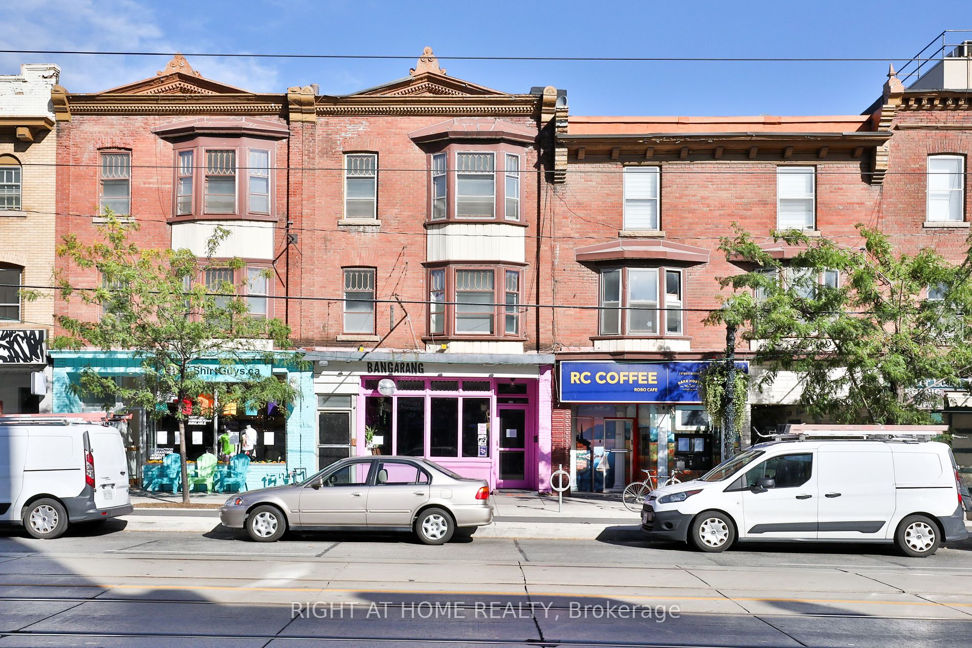 550 College St Property Photo