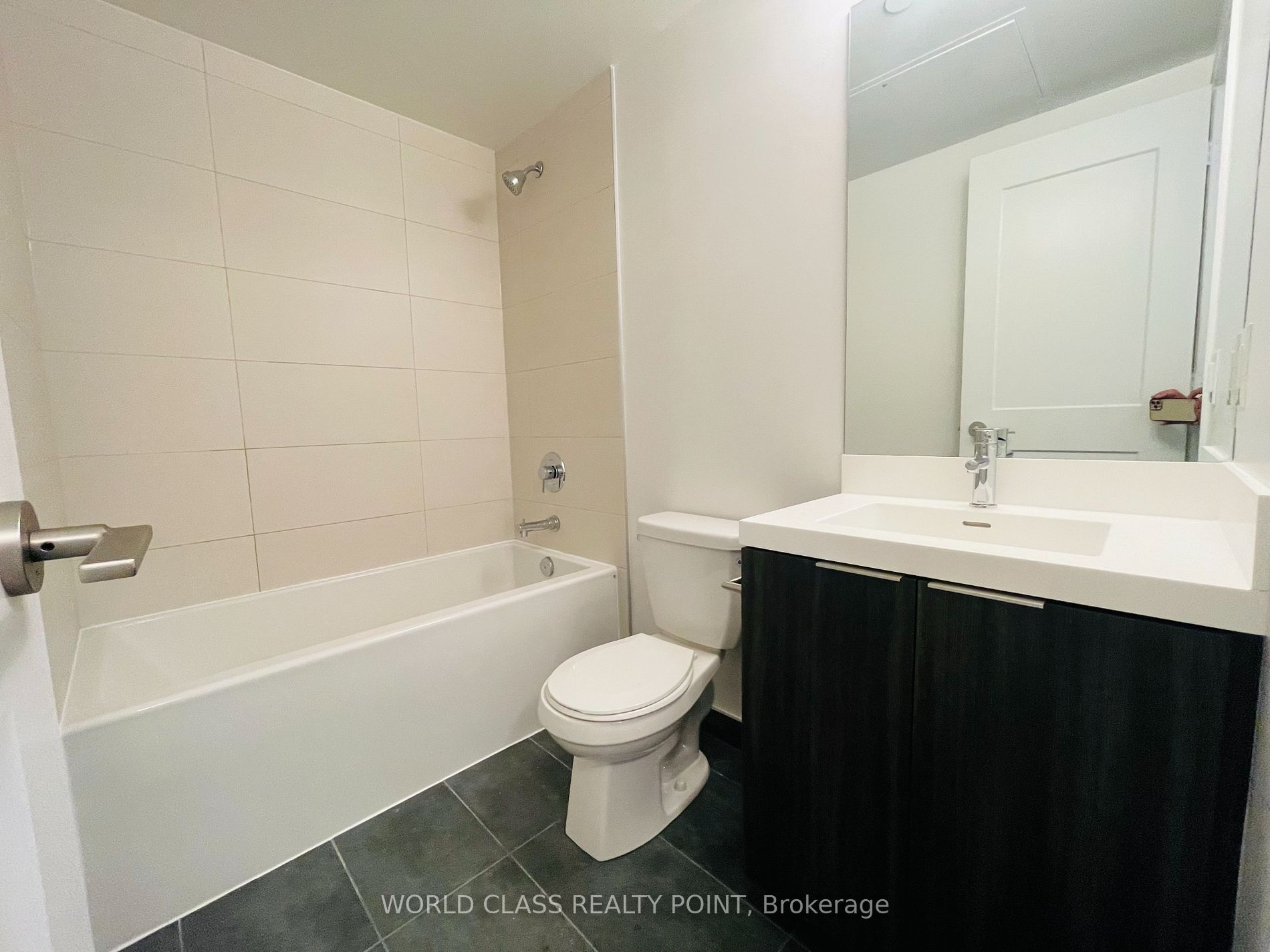 8 Widmer St 2 Property Photo 4