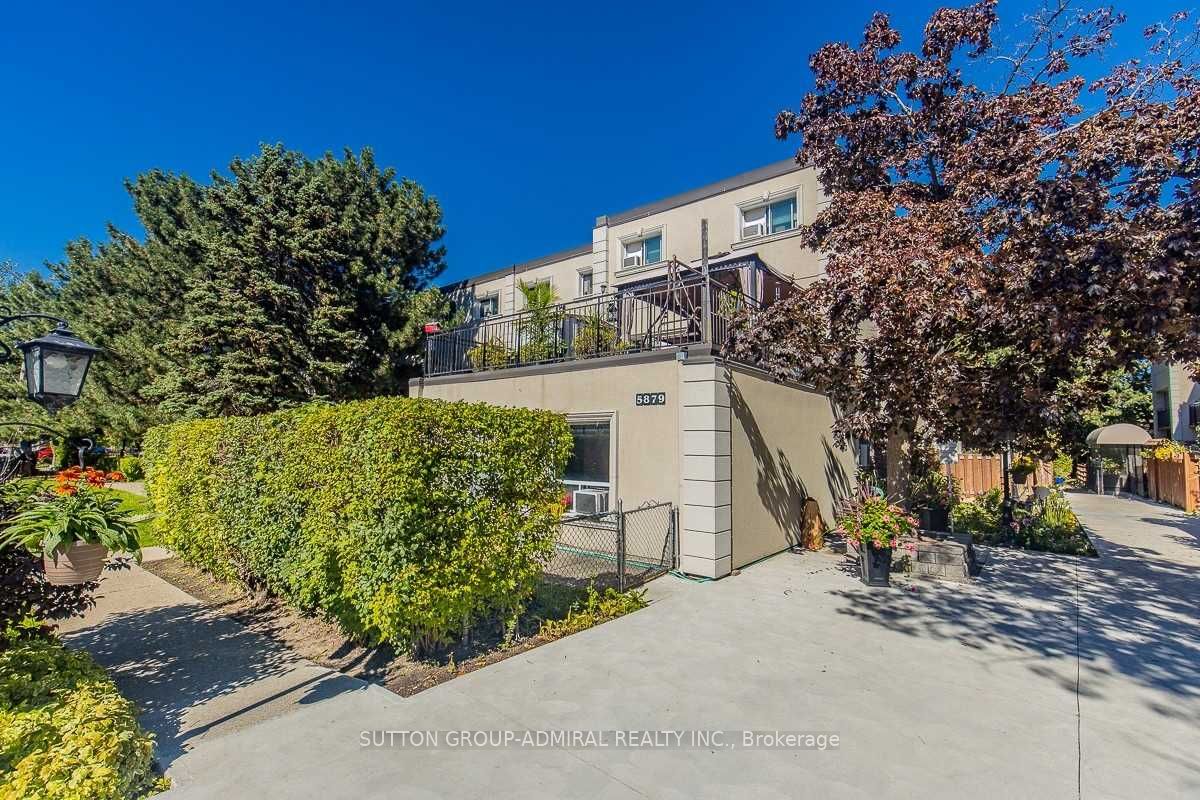 5879 Bathurst St 5 Property Photo
