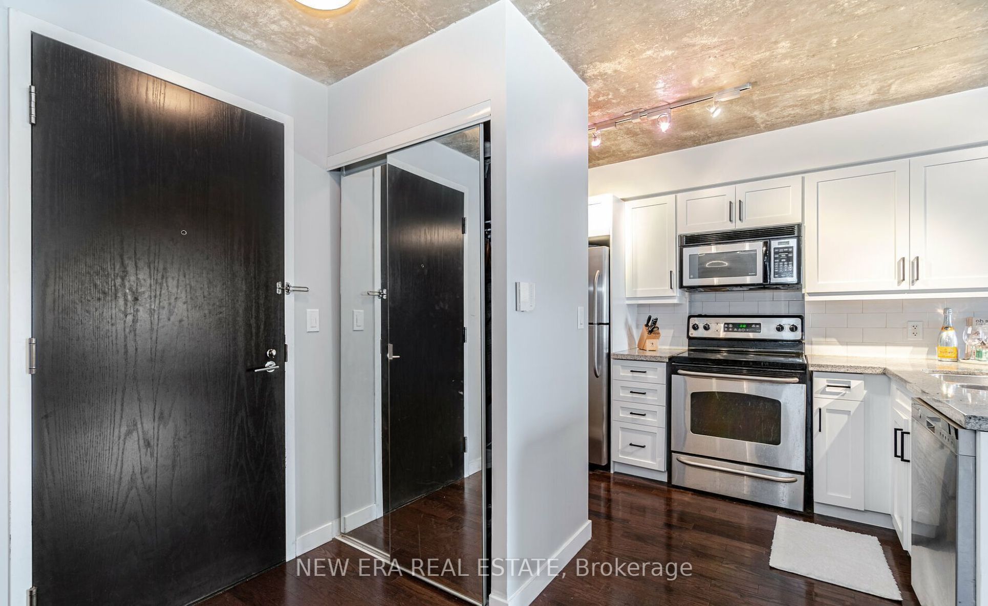 #610 - 1005 King Street Property Photo 5