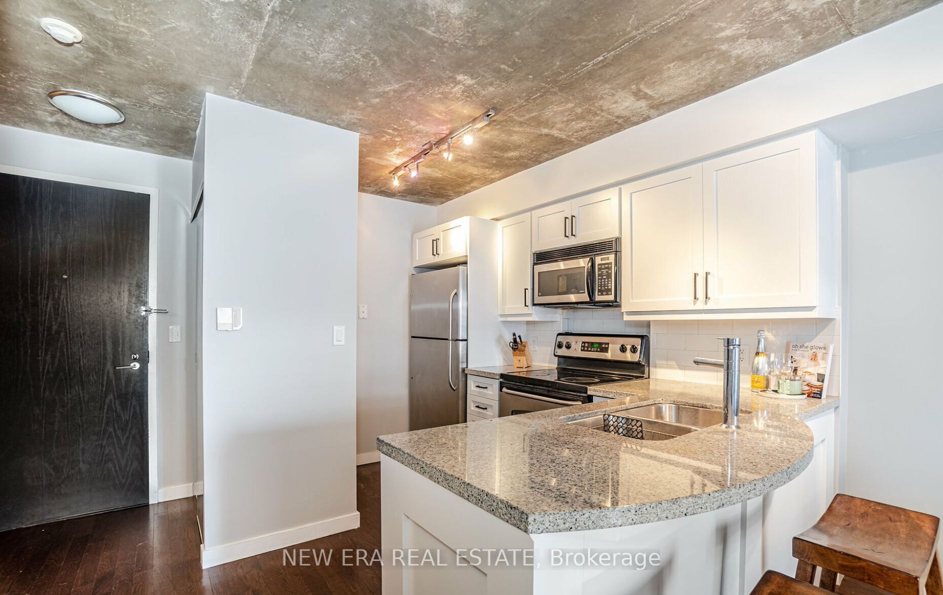 #610 - 1005 King Street Property Photo 6