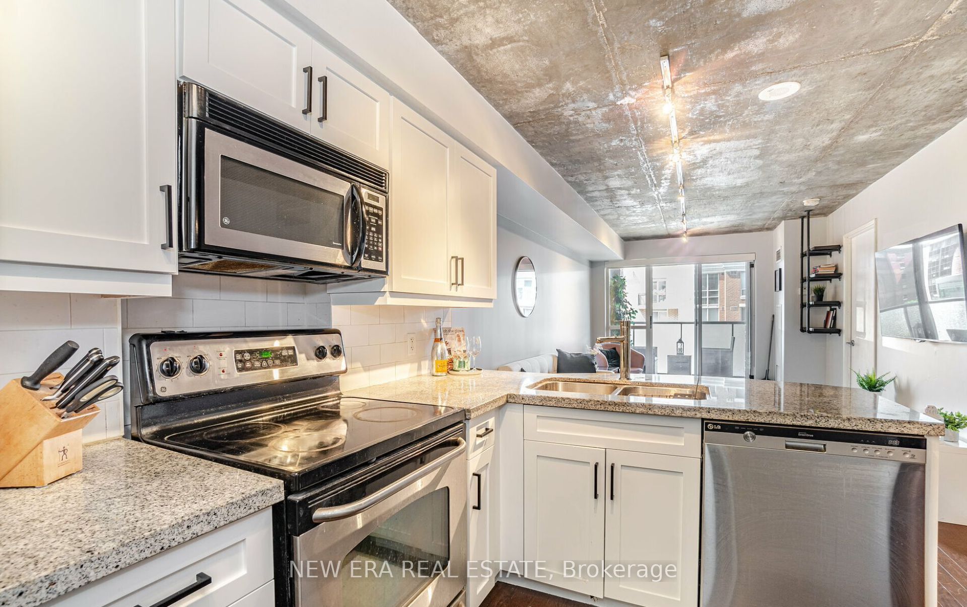 #610 - 1005 King Street Property Photo 8