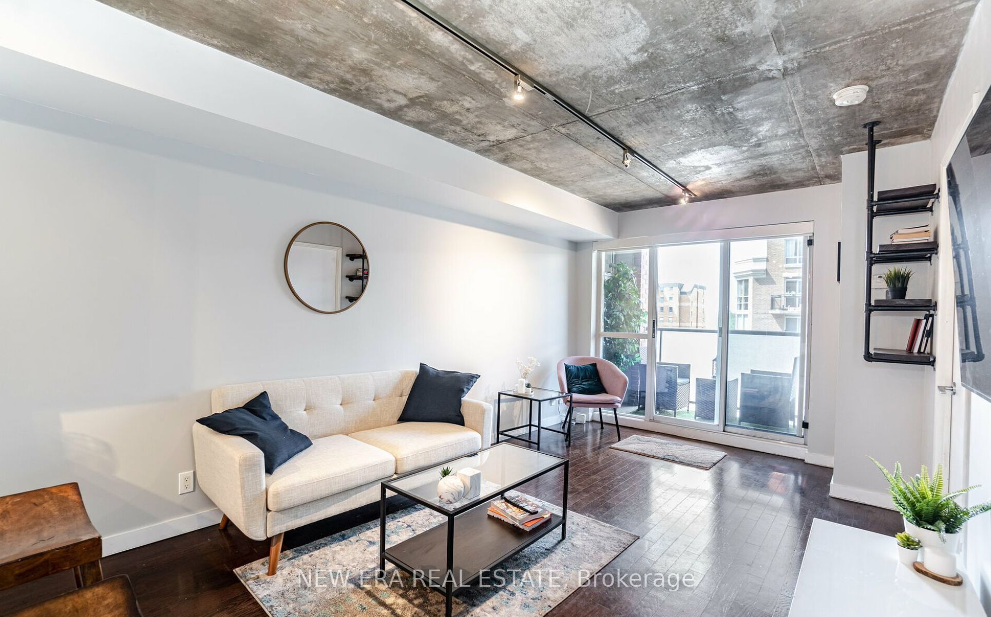 #610 - 1005 King Street Property Photo 10