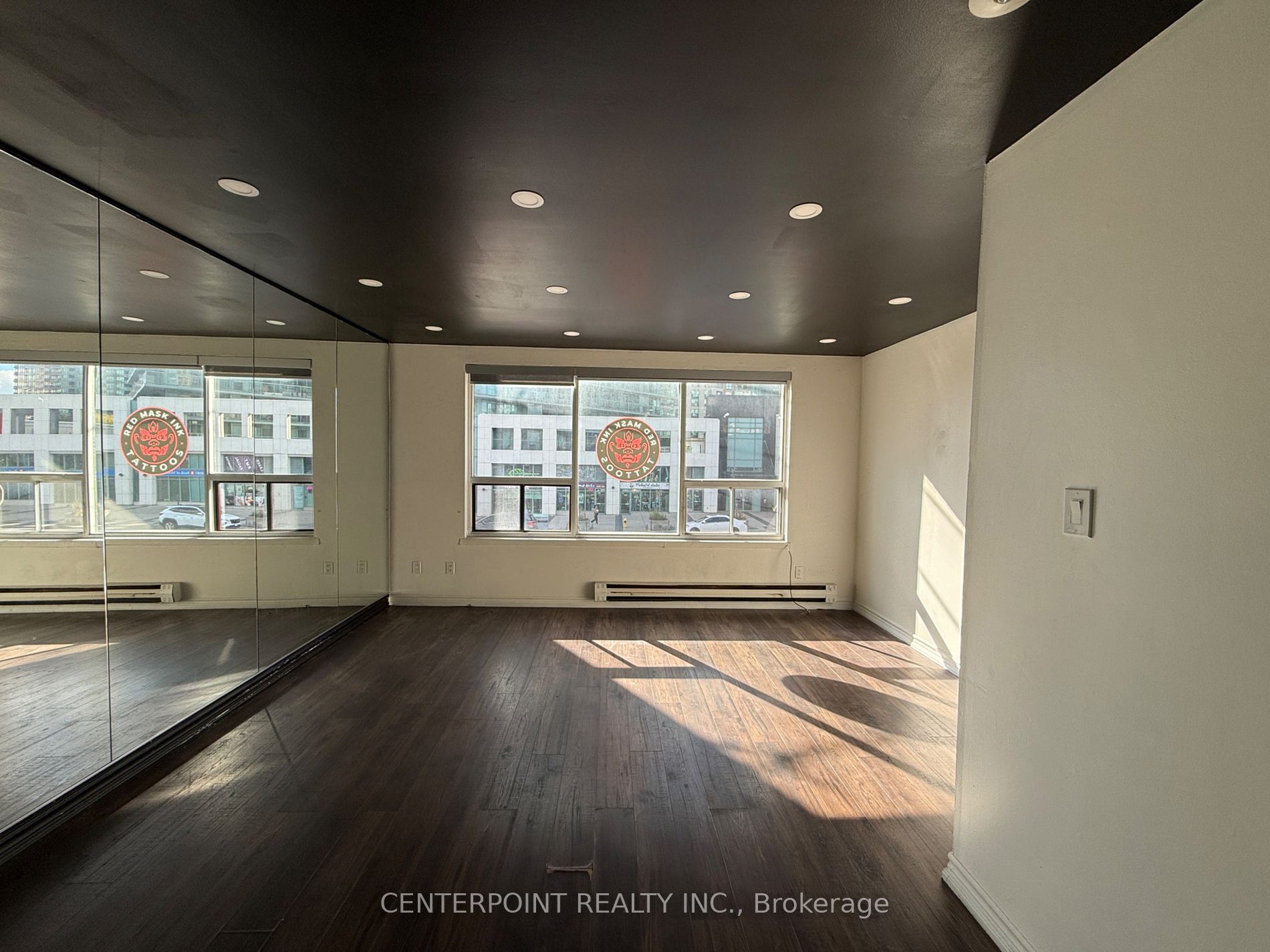 5511 Yonge St Property Photo 3