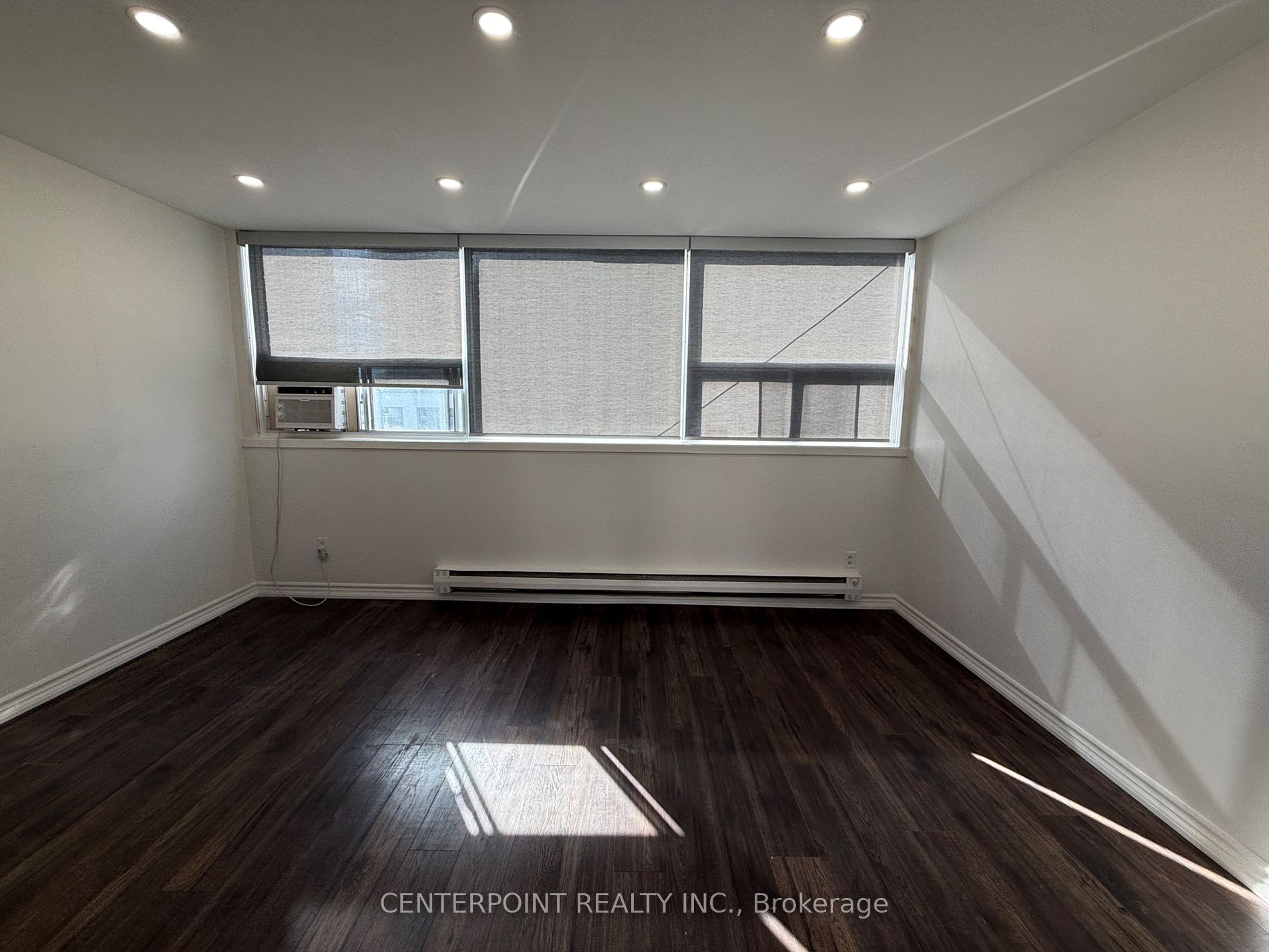 5511 Yonge St Property Photo 4
