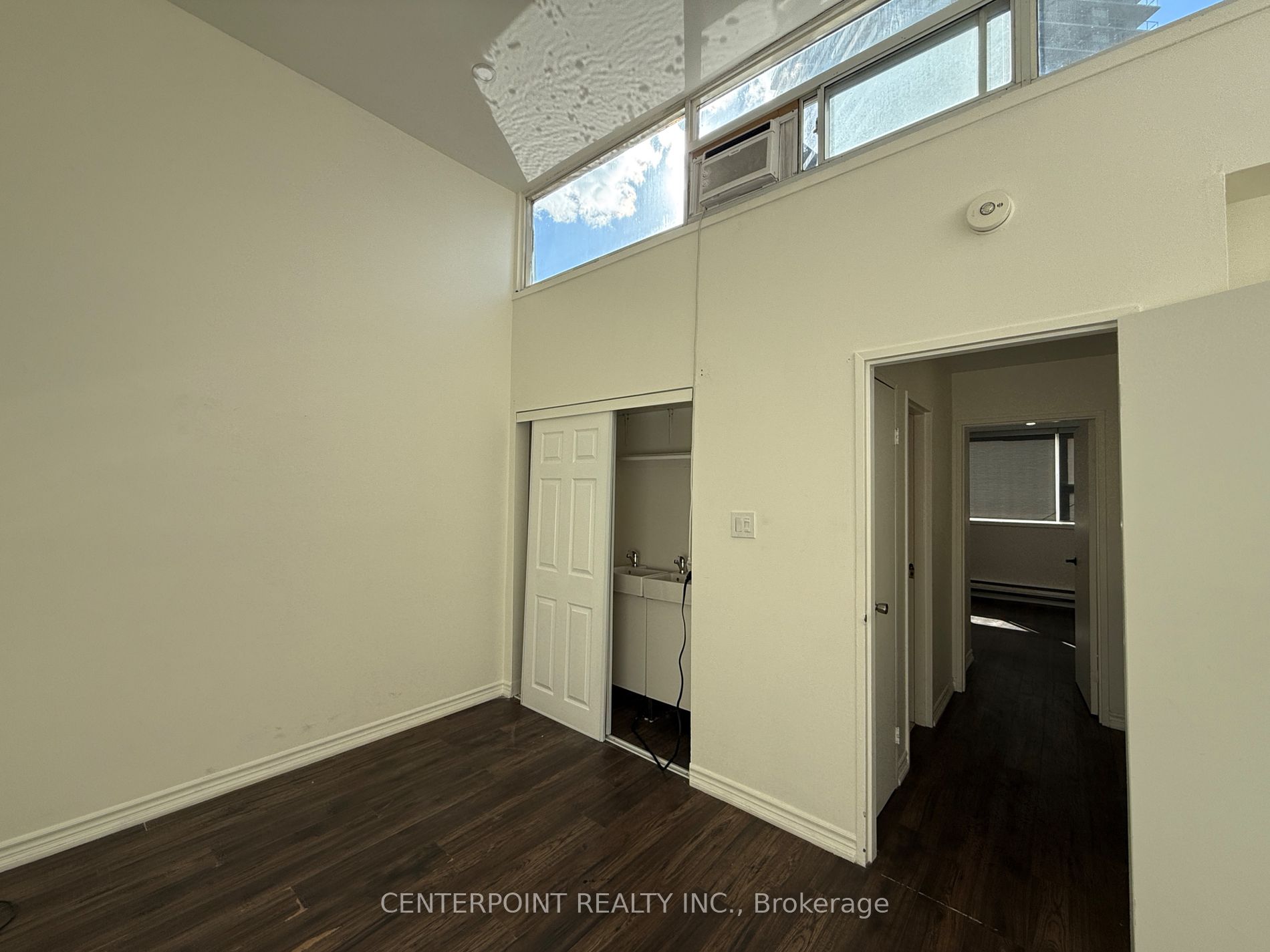 5511 Yonge St Property Photo 6