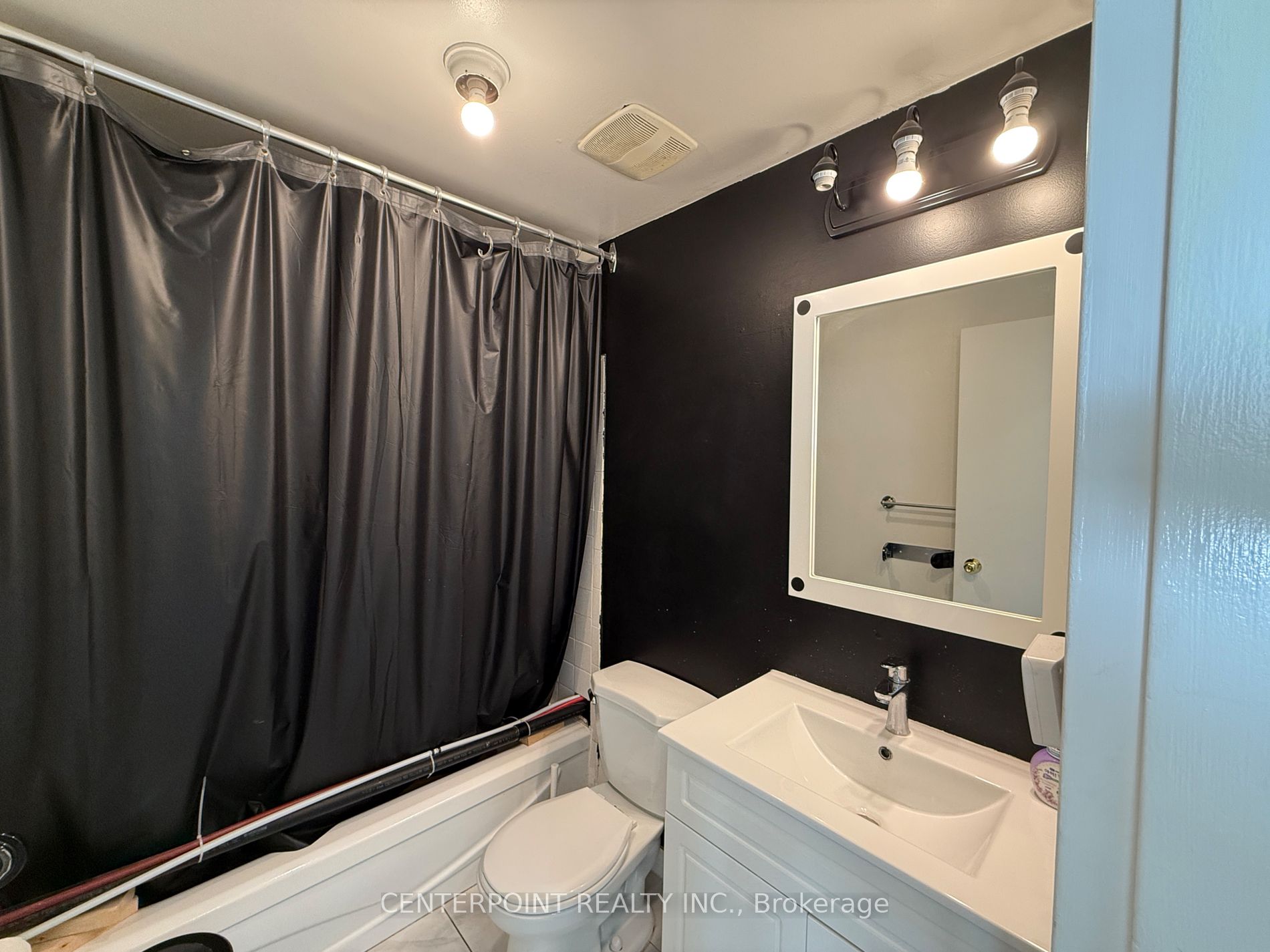 5511 Yonge St Property Photo 8