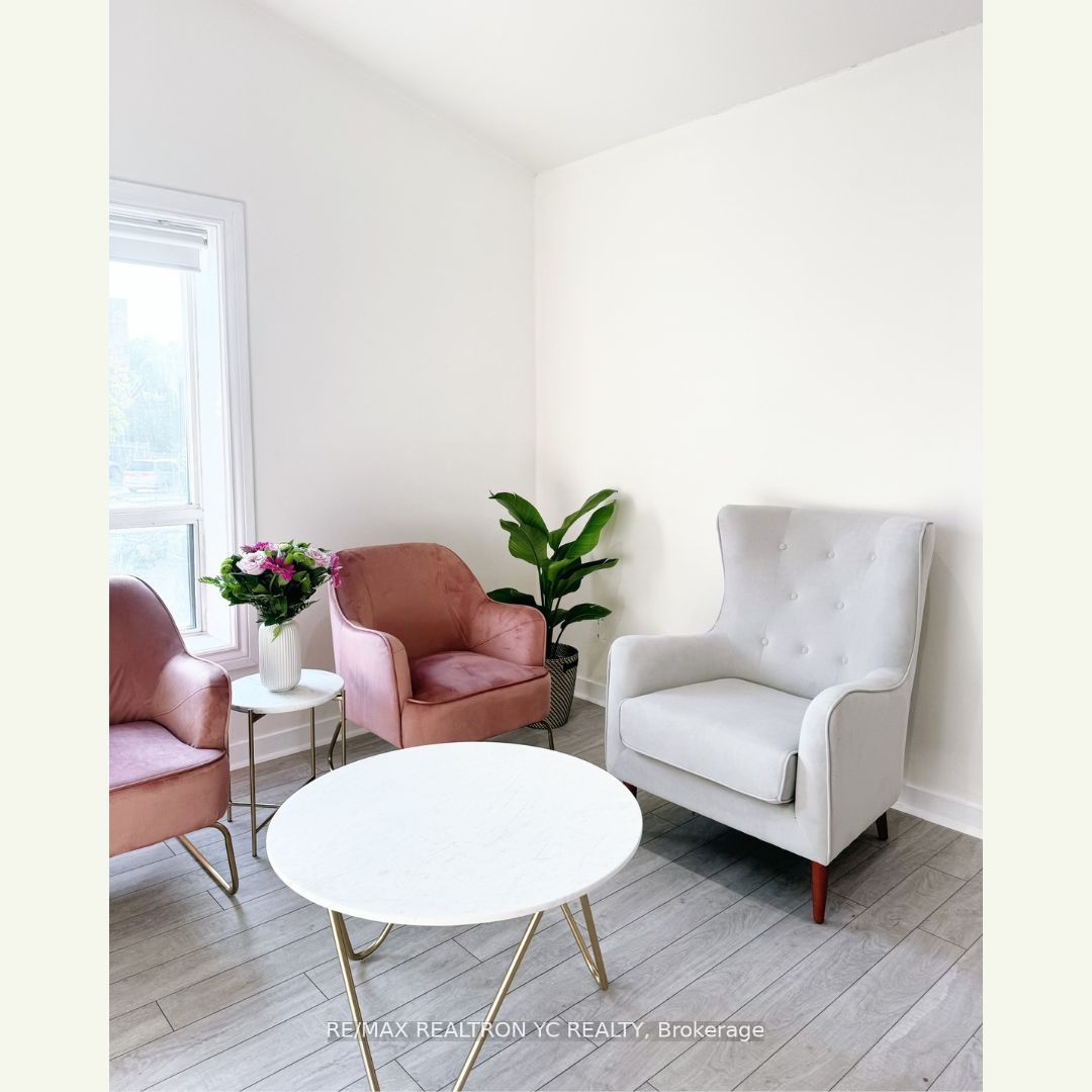 #2nd F - 5926 Yonge Street Property Photo 3