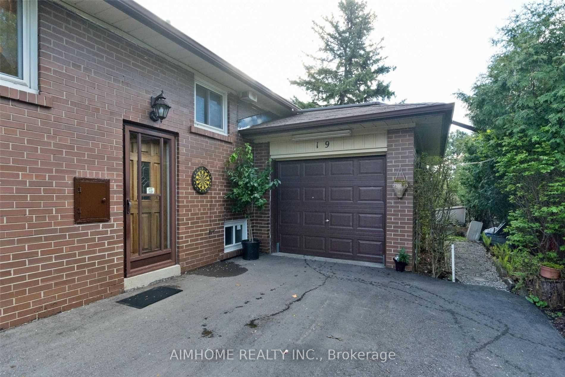 19 Lochinvar Cres Property Photo