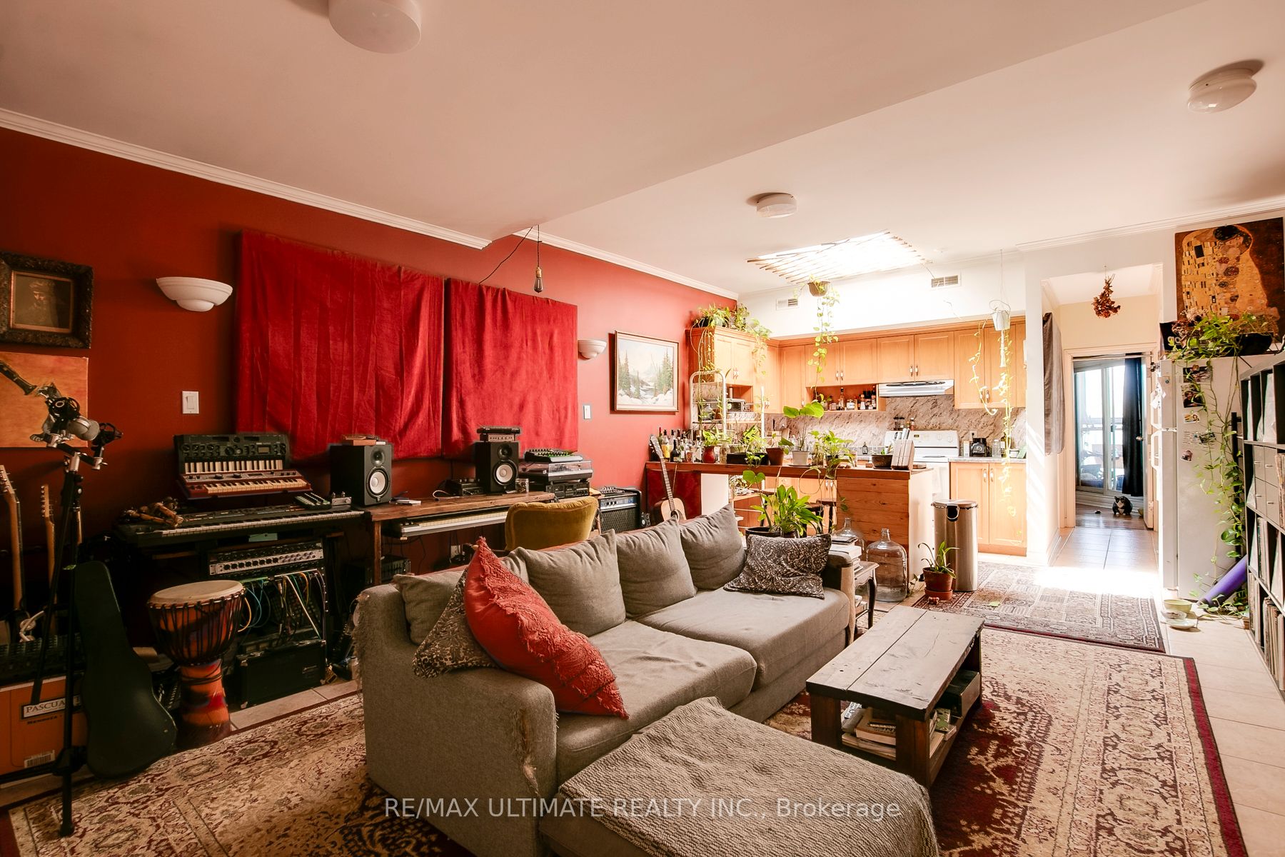 217 Ossington Avenue Property Photo 7