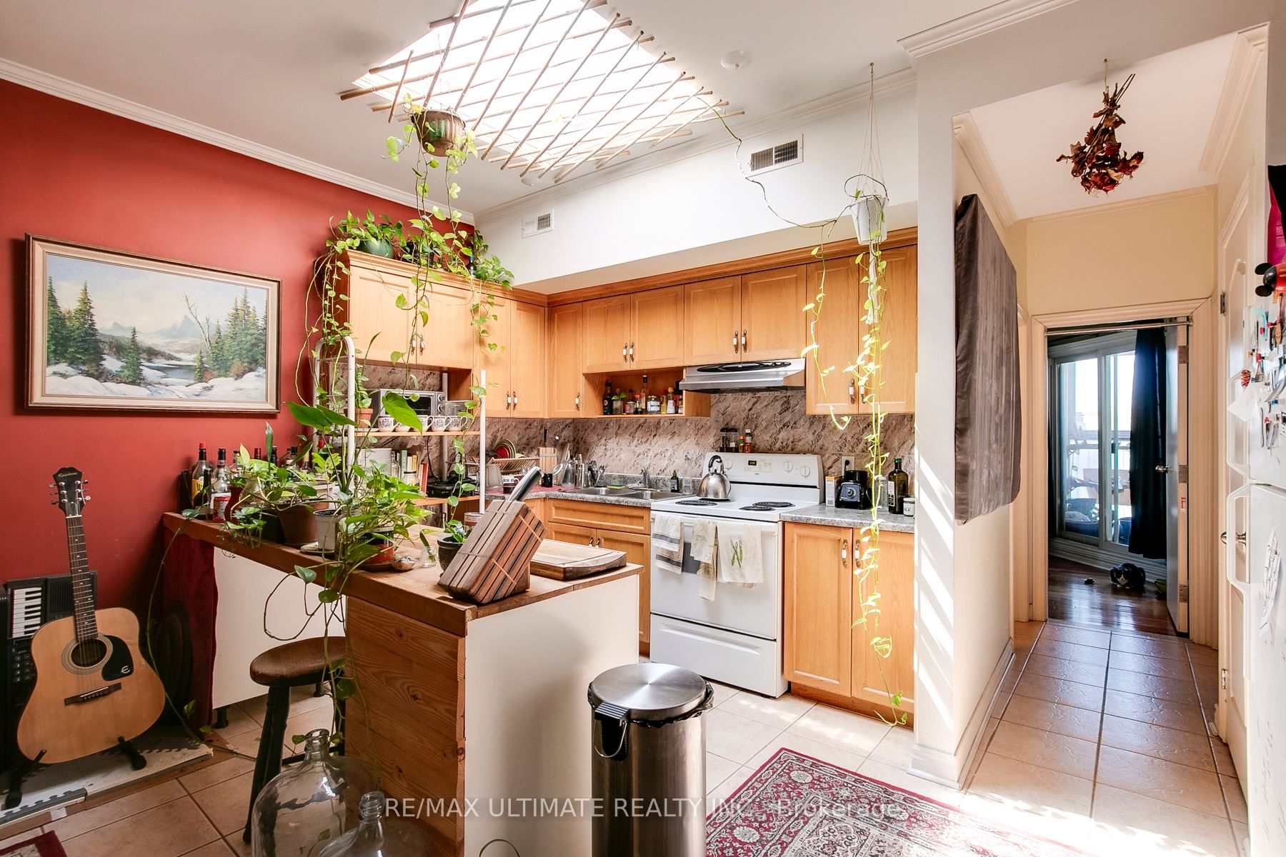 217 Ossington Avenue Property Photo 8