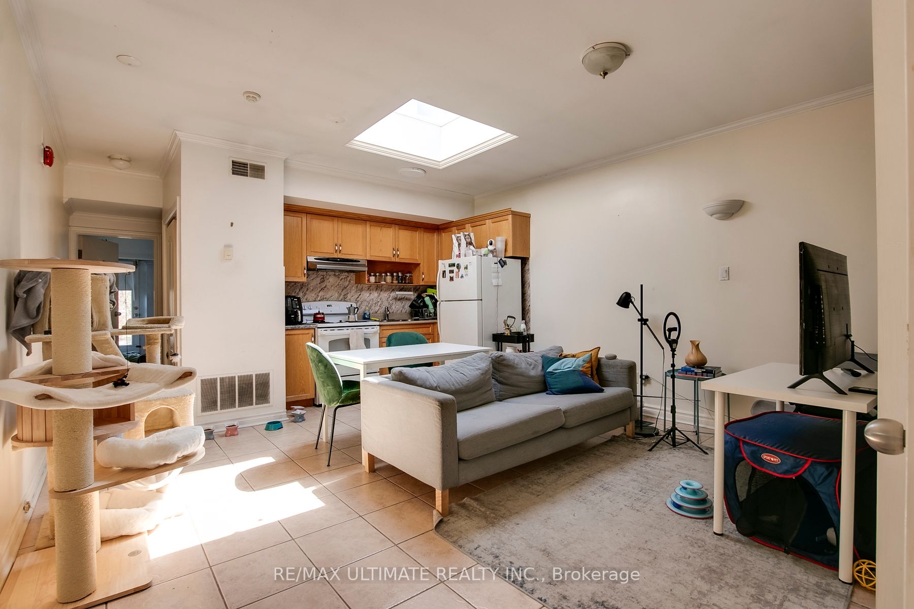 217 Ossington Avenue Property Photo 9