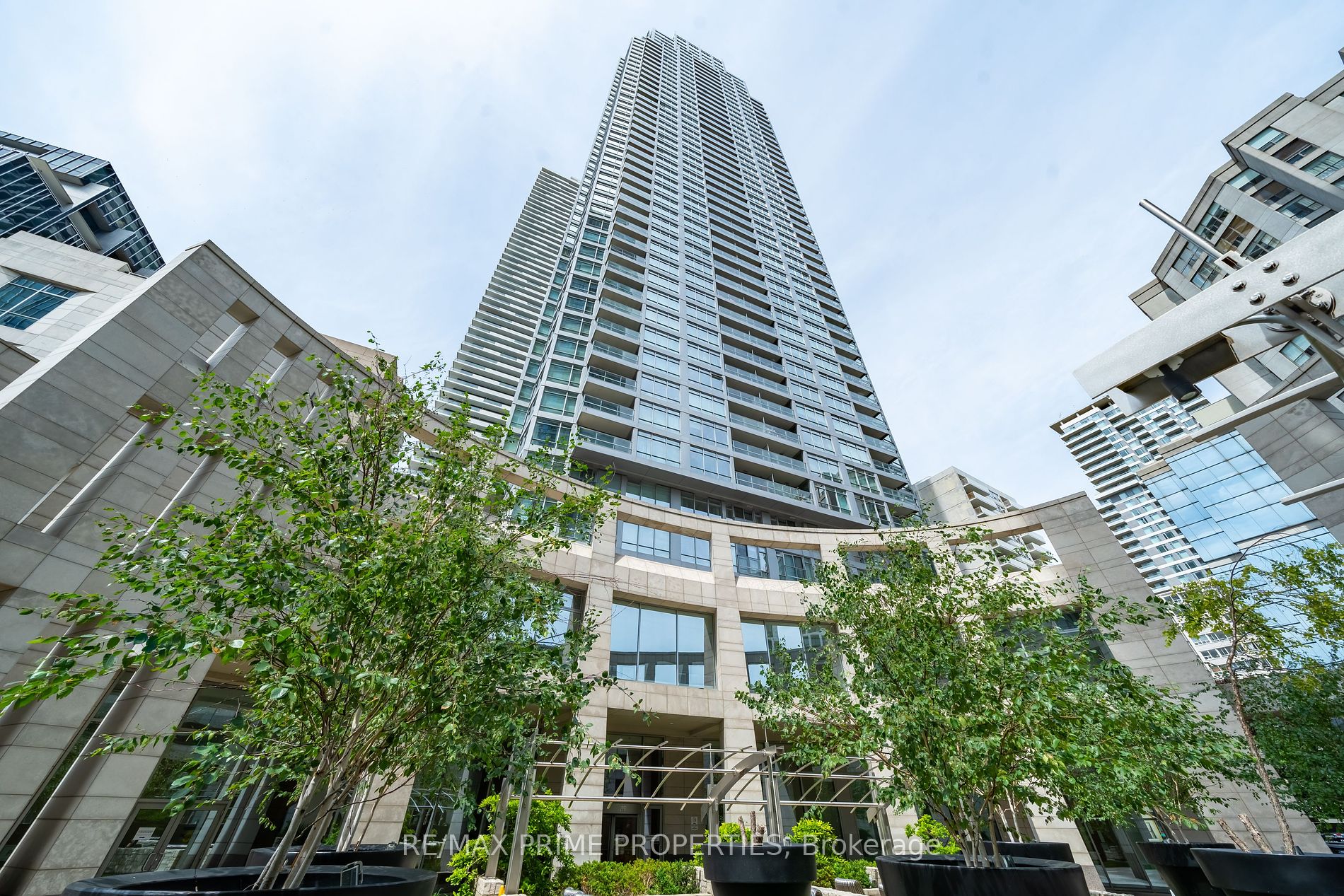 2191 Yonge St 3 Property Photo 1