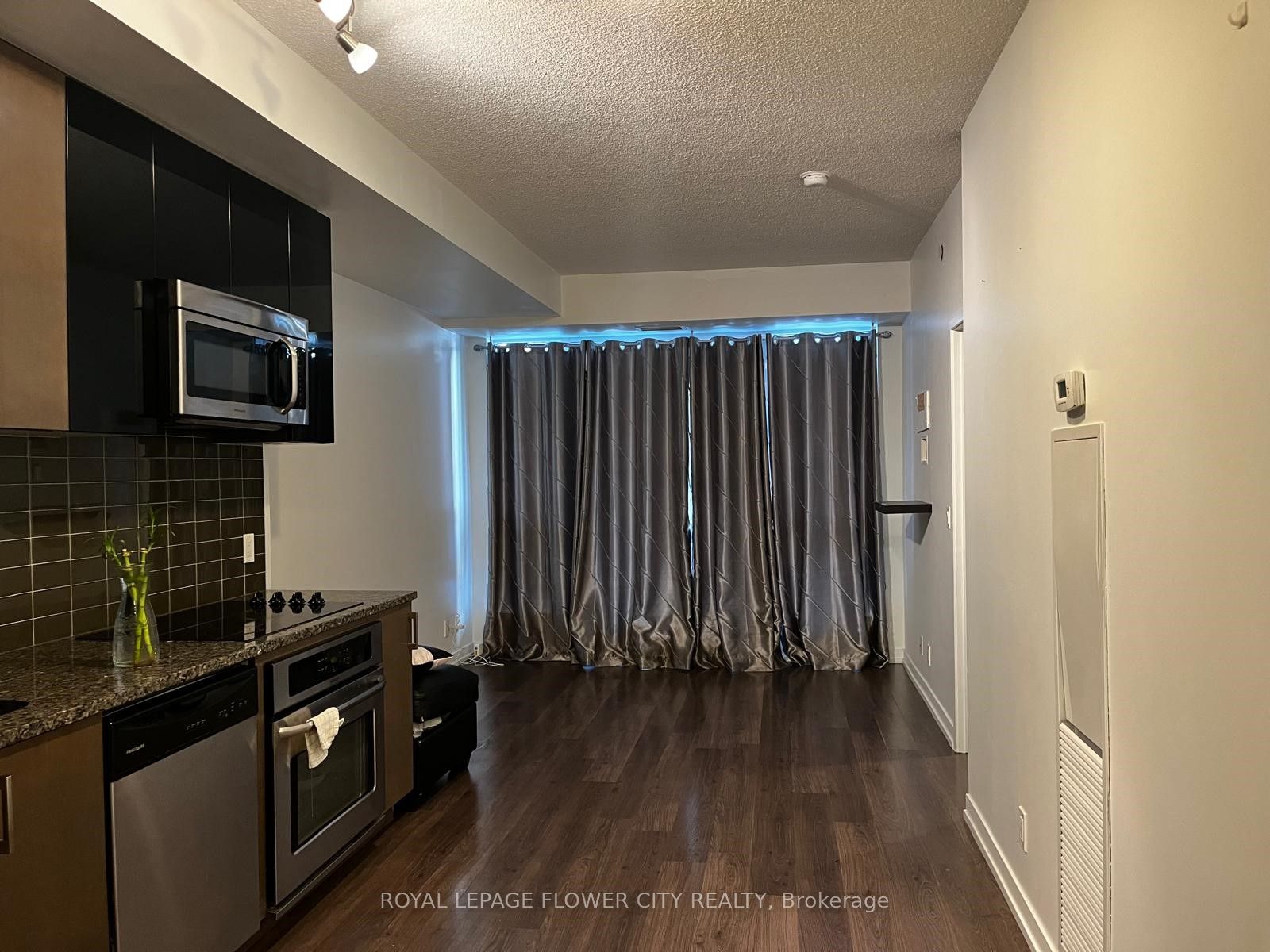 98 Lillian St 202 Property Photo 1
