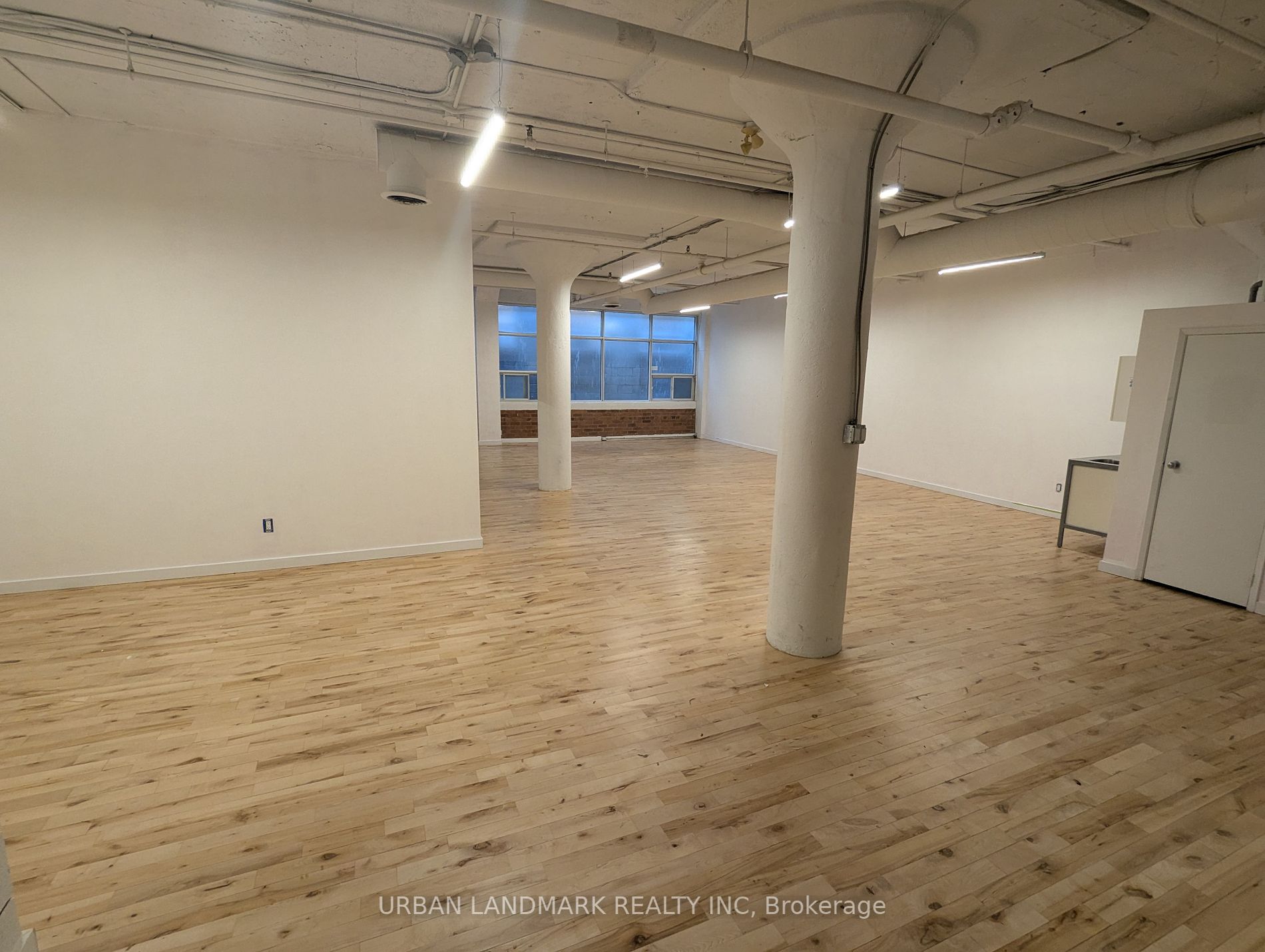 626 King St W Property Photo 1