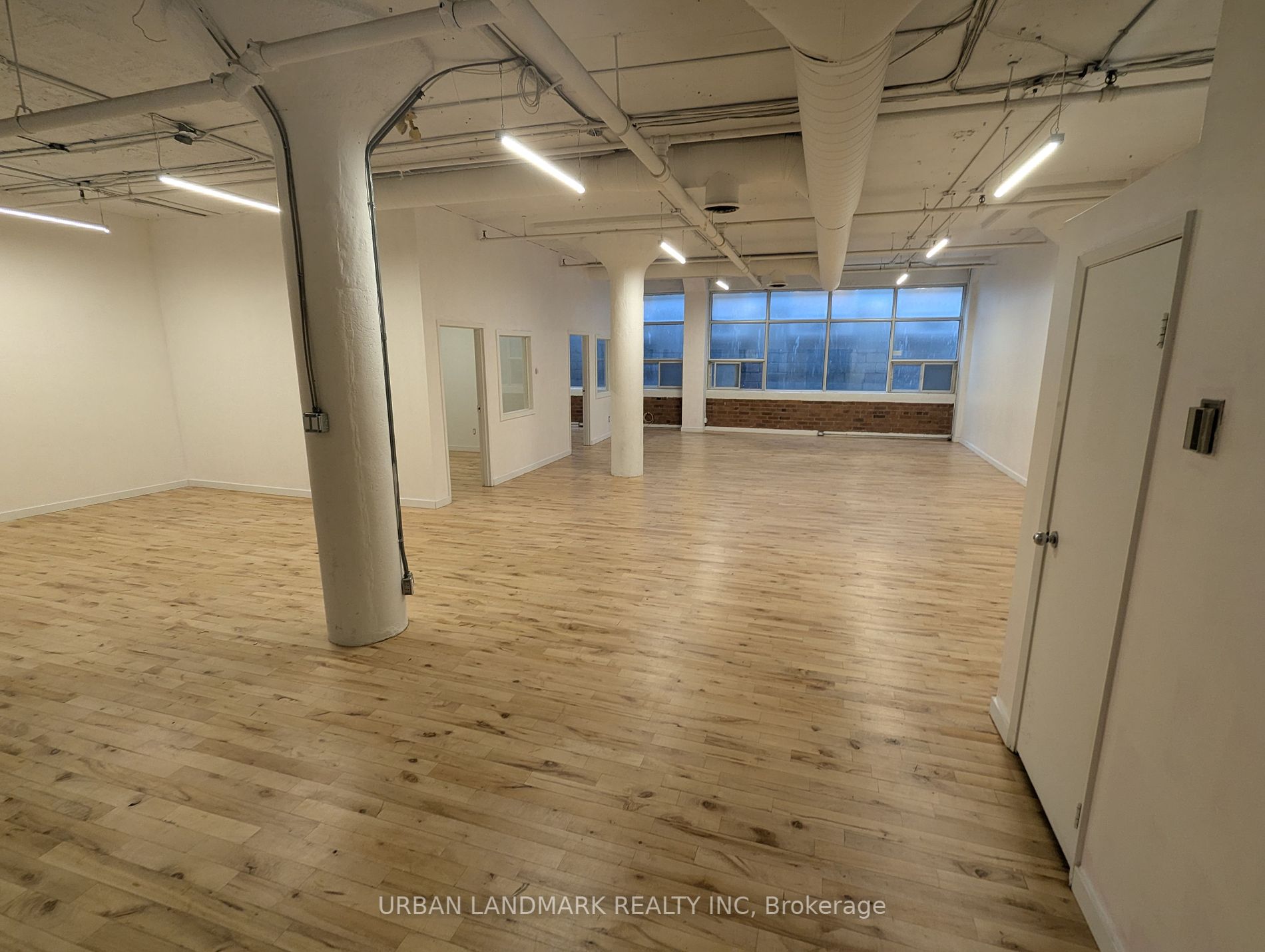 626 King St W Property Photo 2
