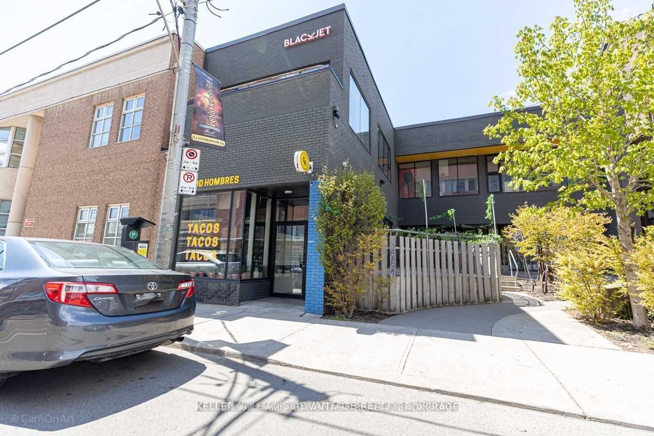 374 Bathurst St Property Photo 1
