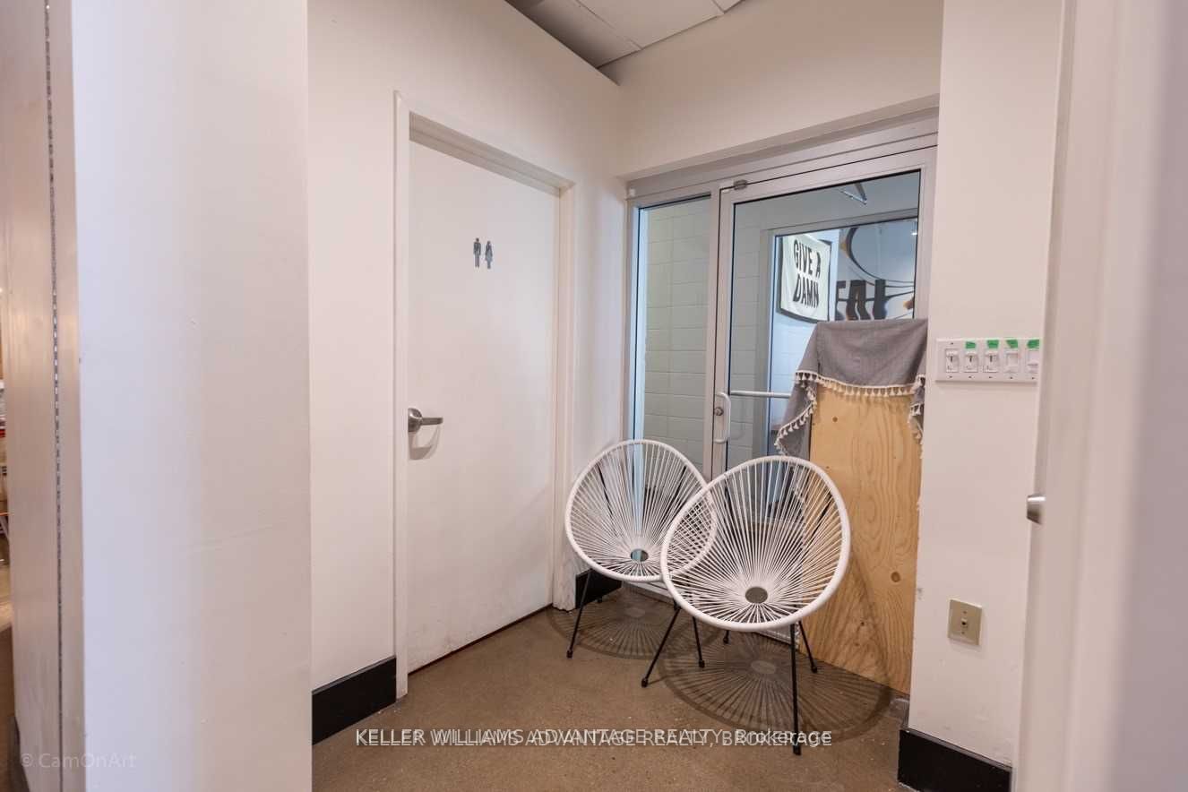 374 Bathurst St Property Photo 9