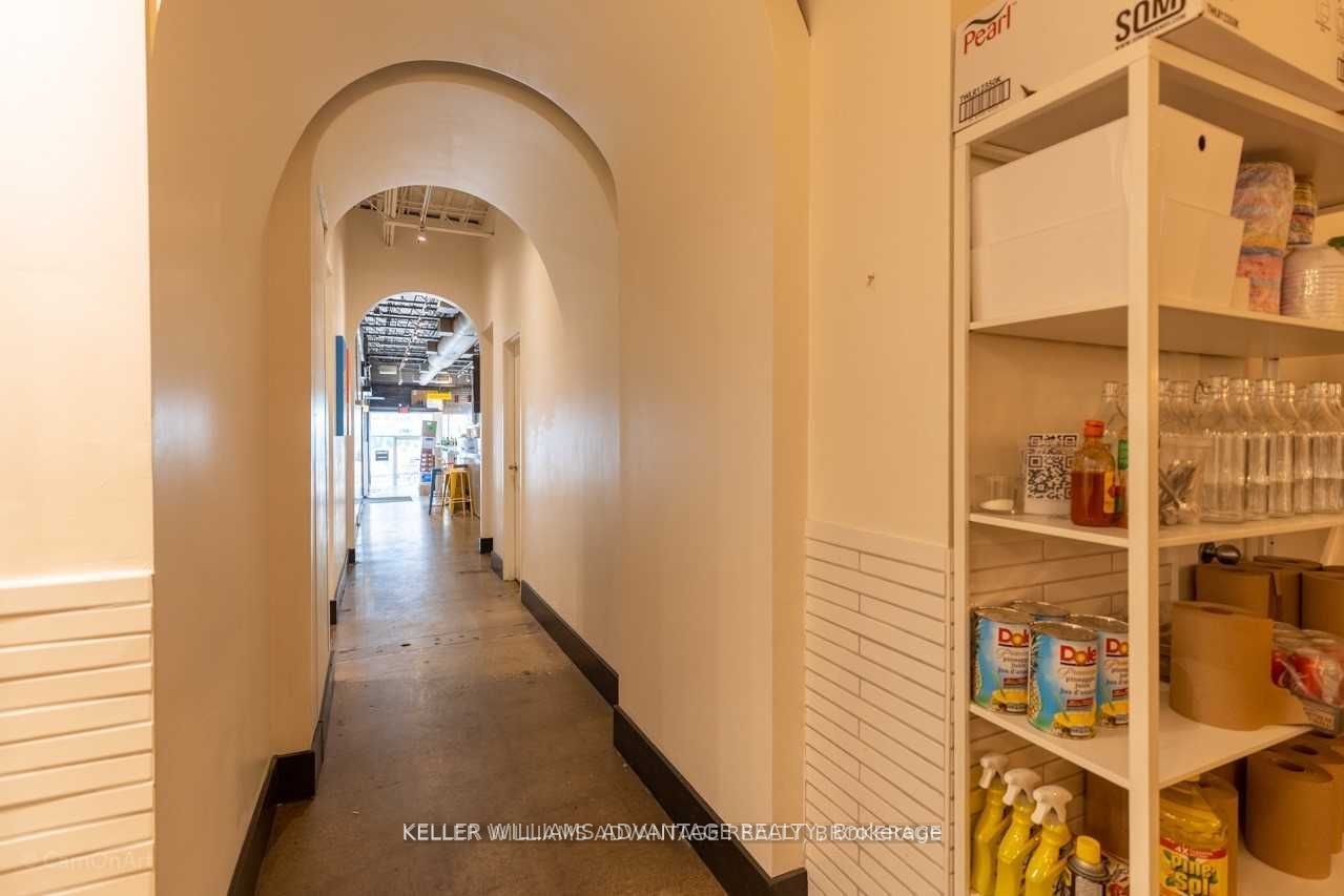 374 Bathurst St Property Photo 11