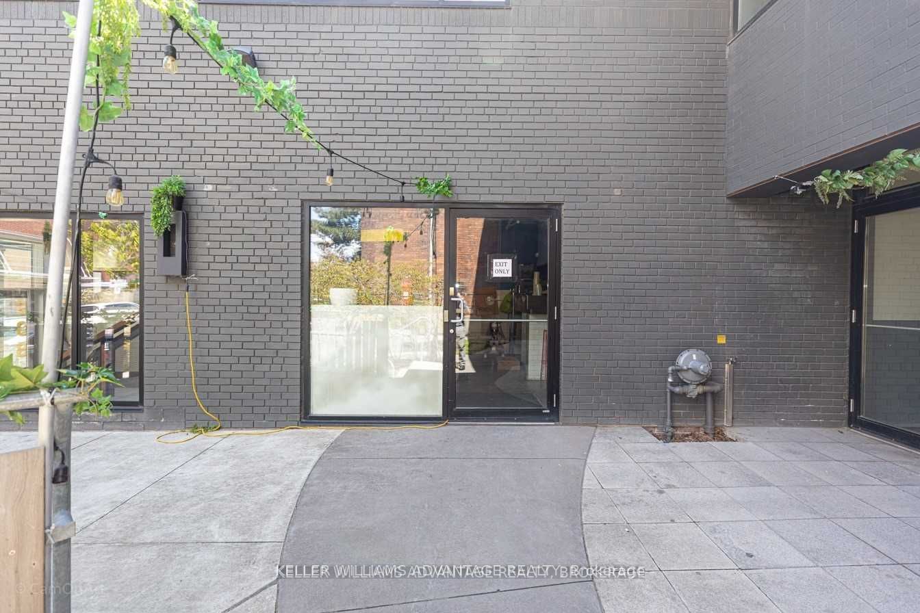 374 Bathurst St Property Photo 21