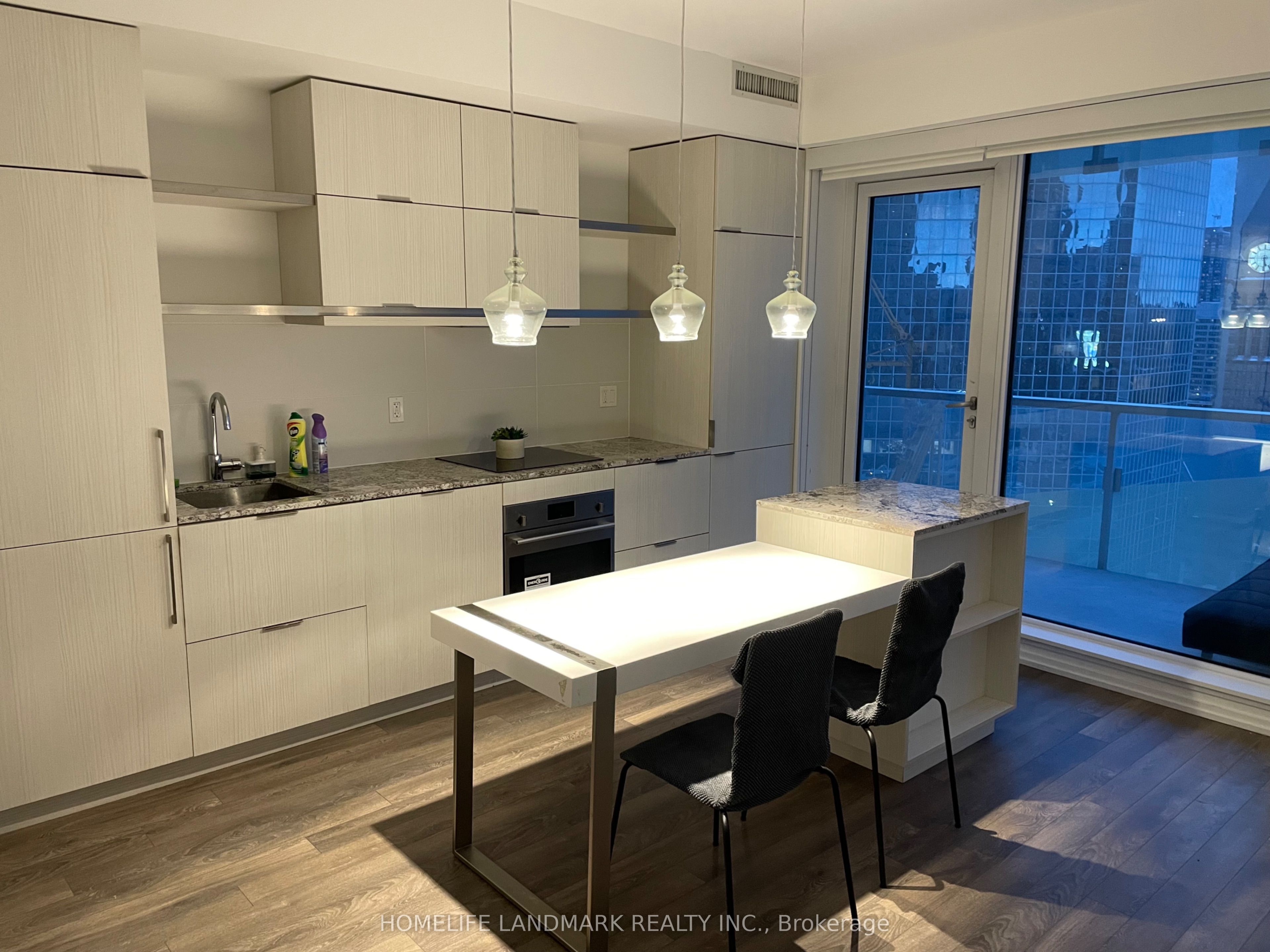 #1611 - 197 Yonge Street Property Photo 5