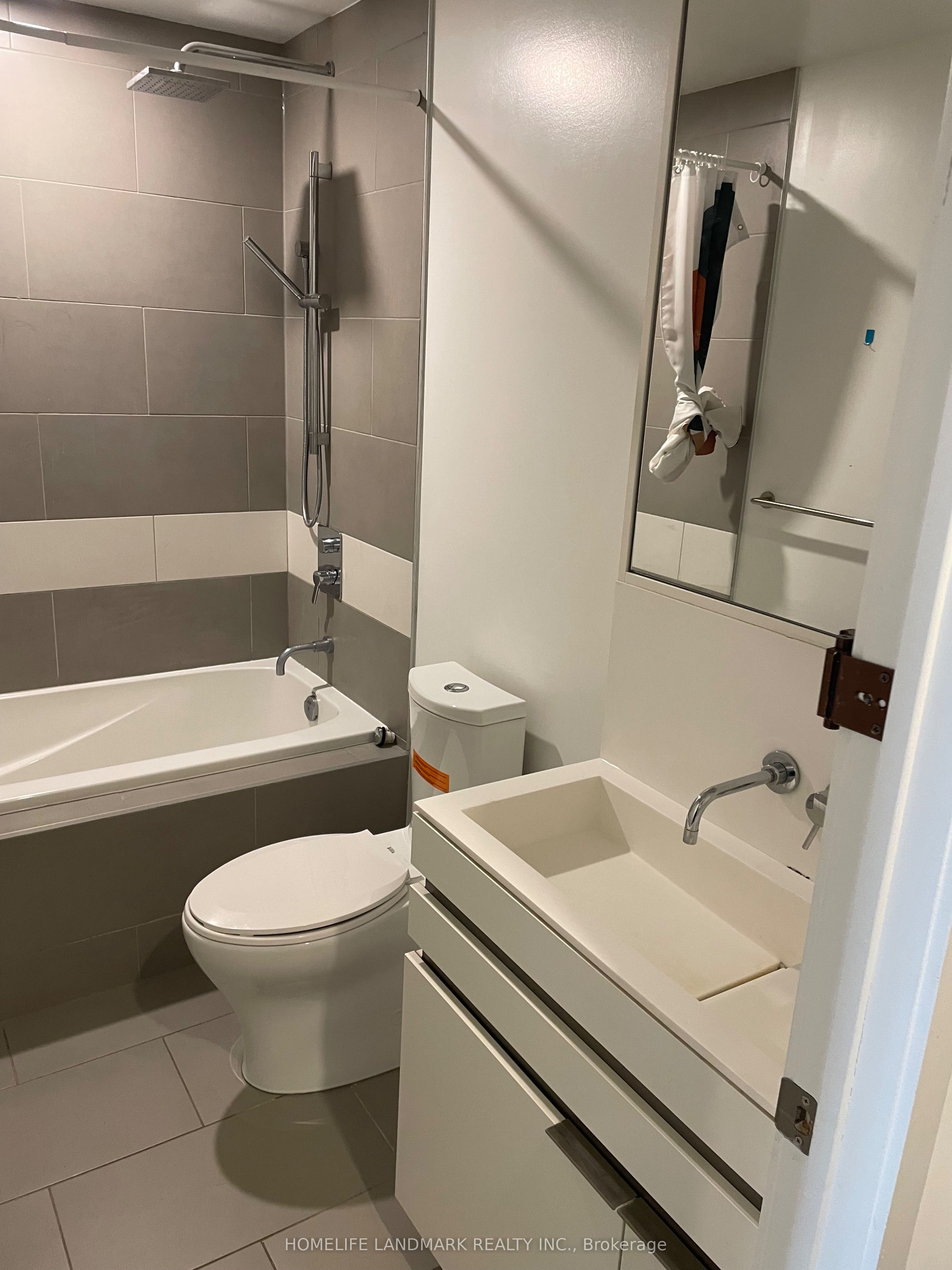 #1611 - 197 Yonge Street Property Photo 6