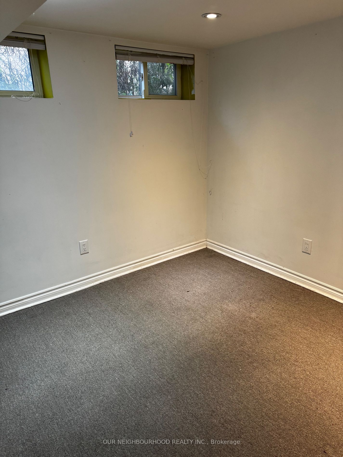 105 Poyntz Ave Property Photo