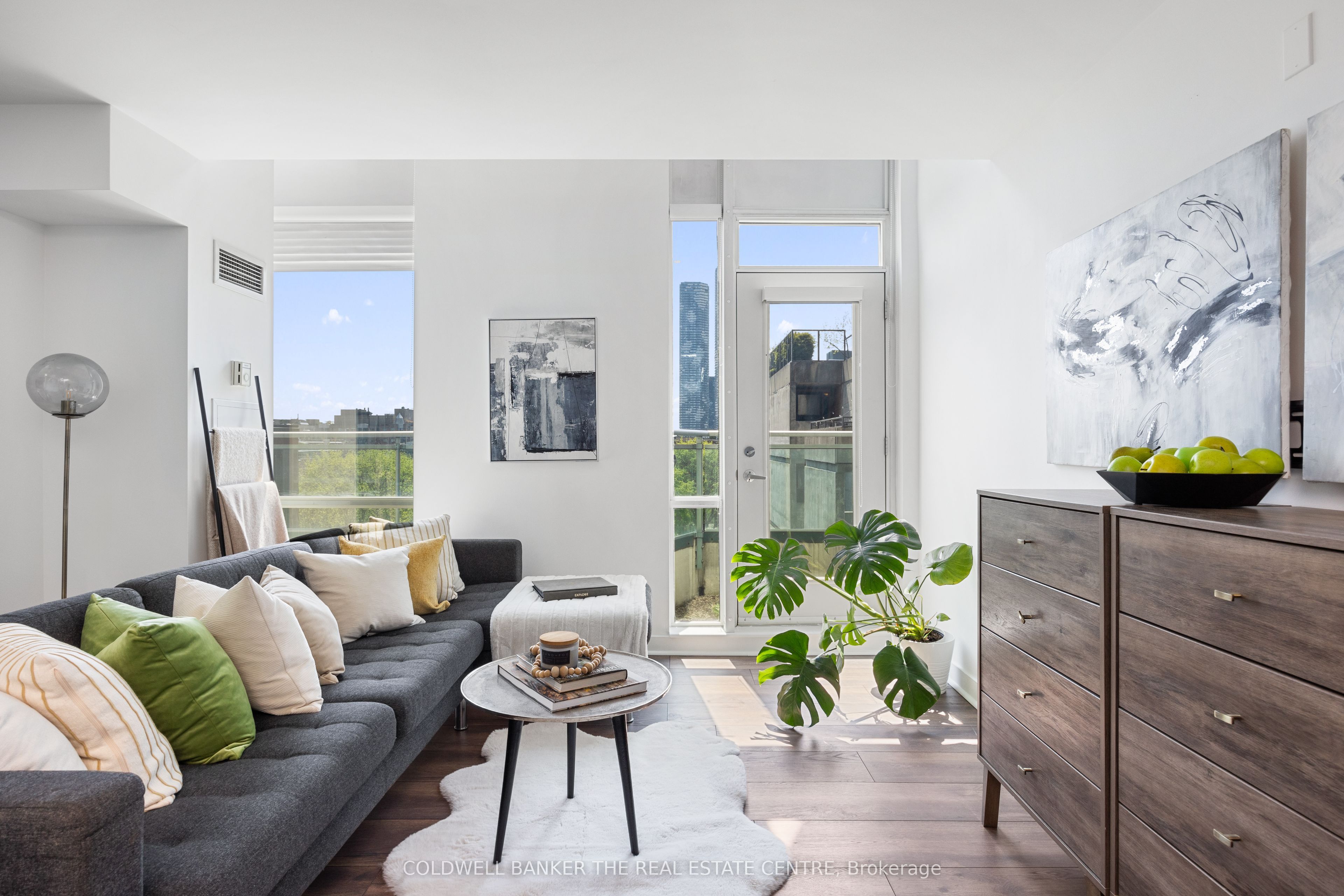 #712 - 77 Lombard Street Property Photo 1