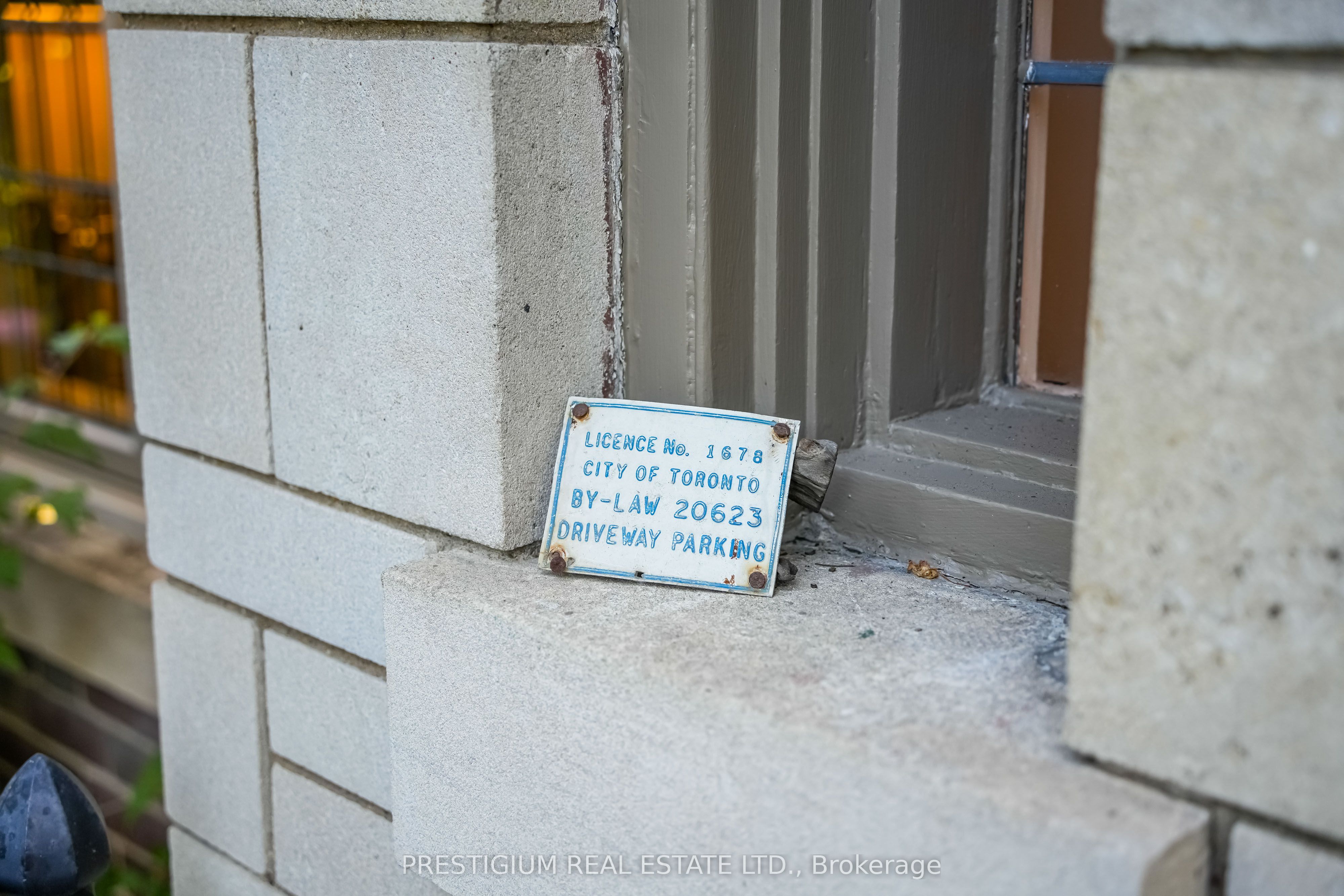 428 Castlefield Avenue Property Photo 3