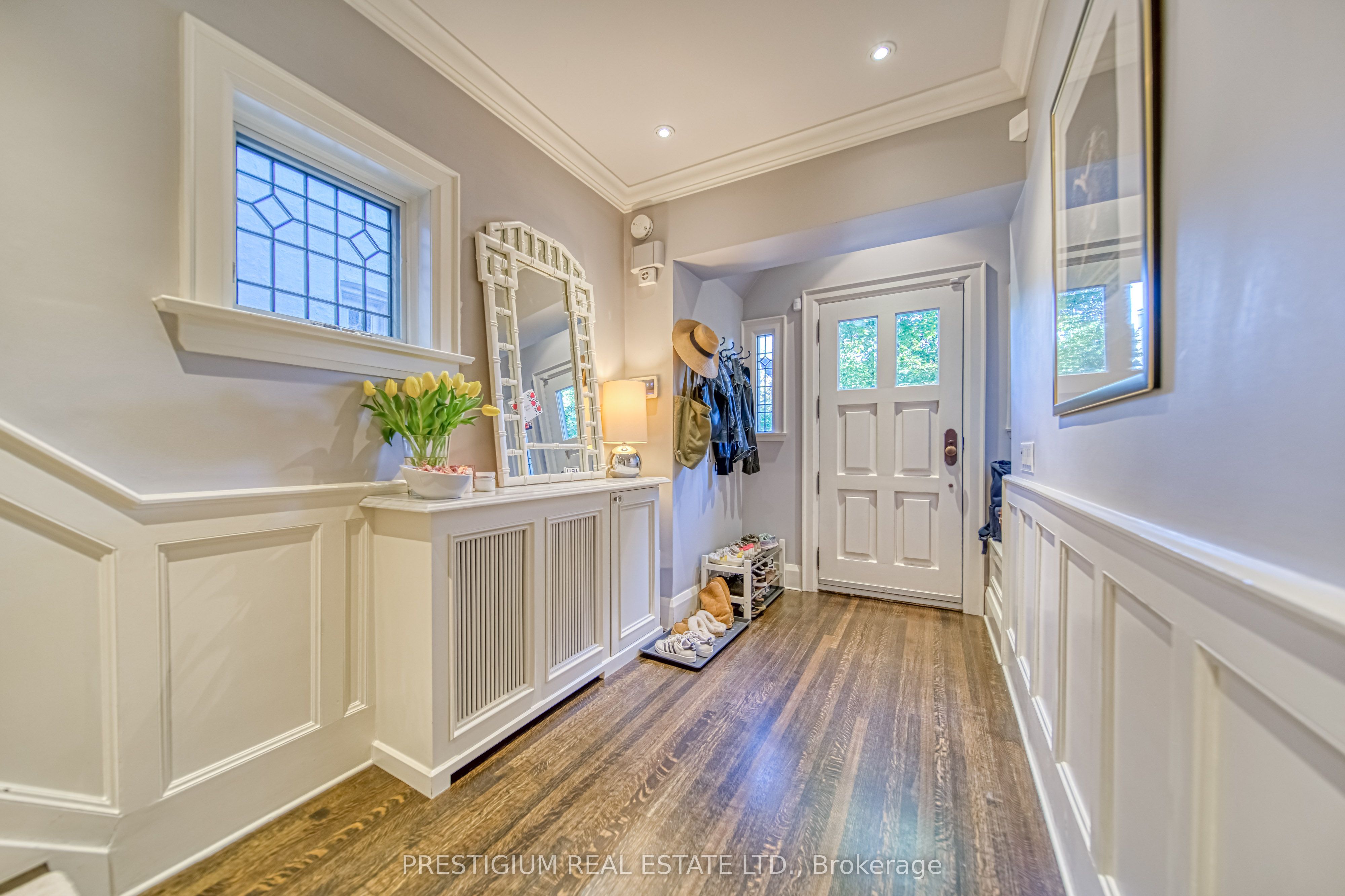 428 Castlefield Avenue Property Photo 4