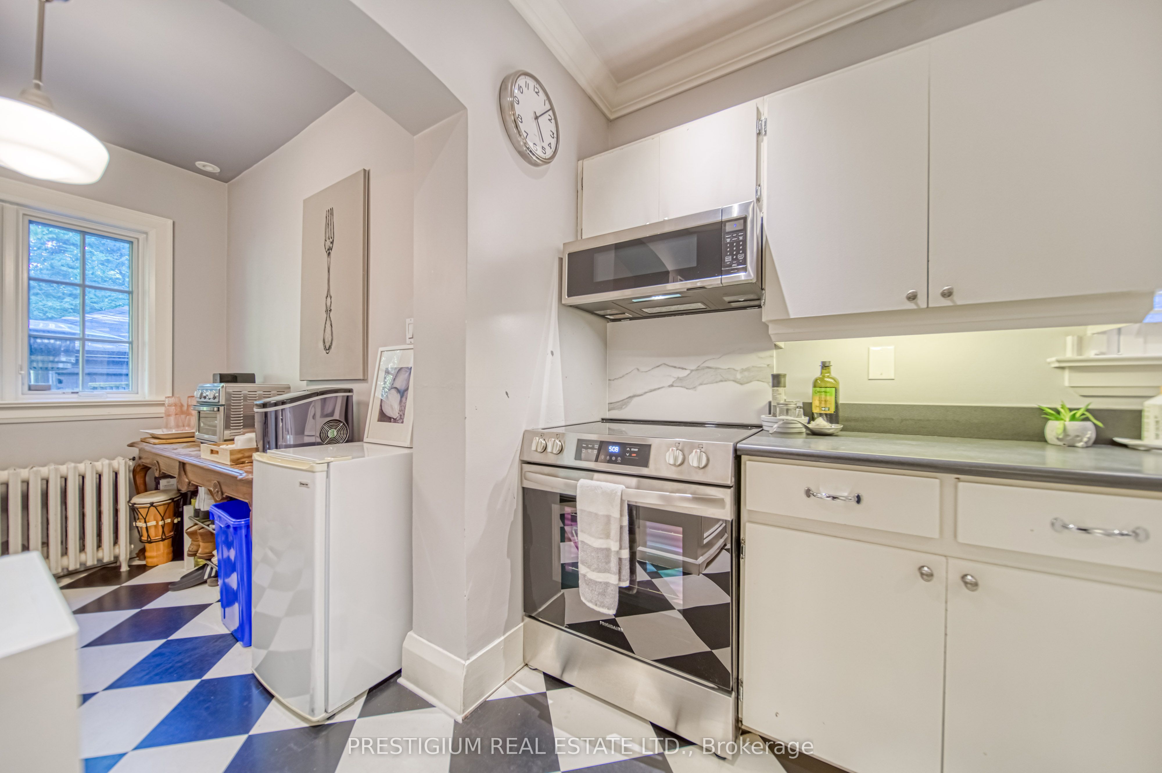 428 Castlefield Avenue Property Photo 10