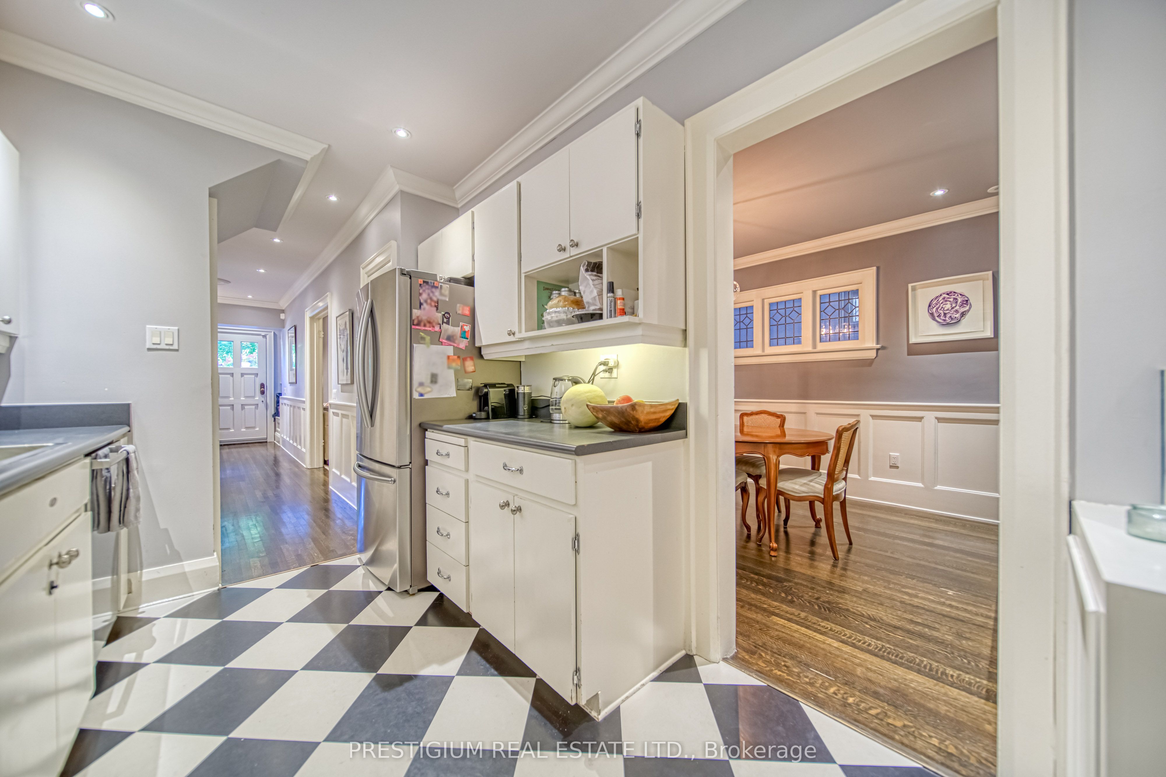 428 Castlefield Avenue Property Photo 11