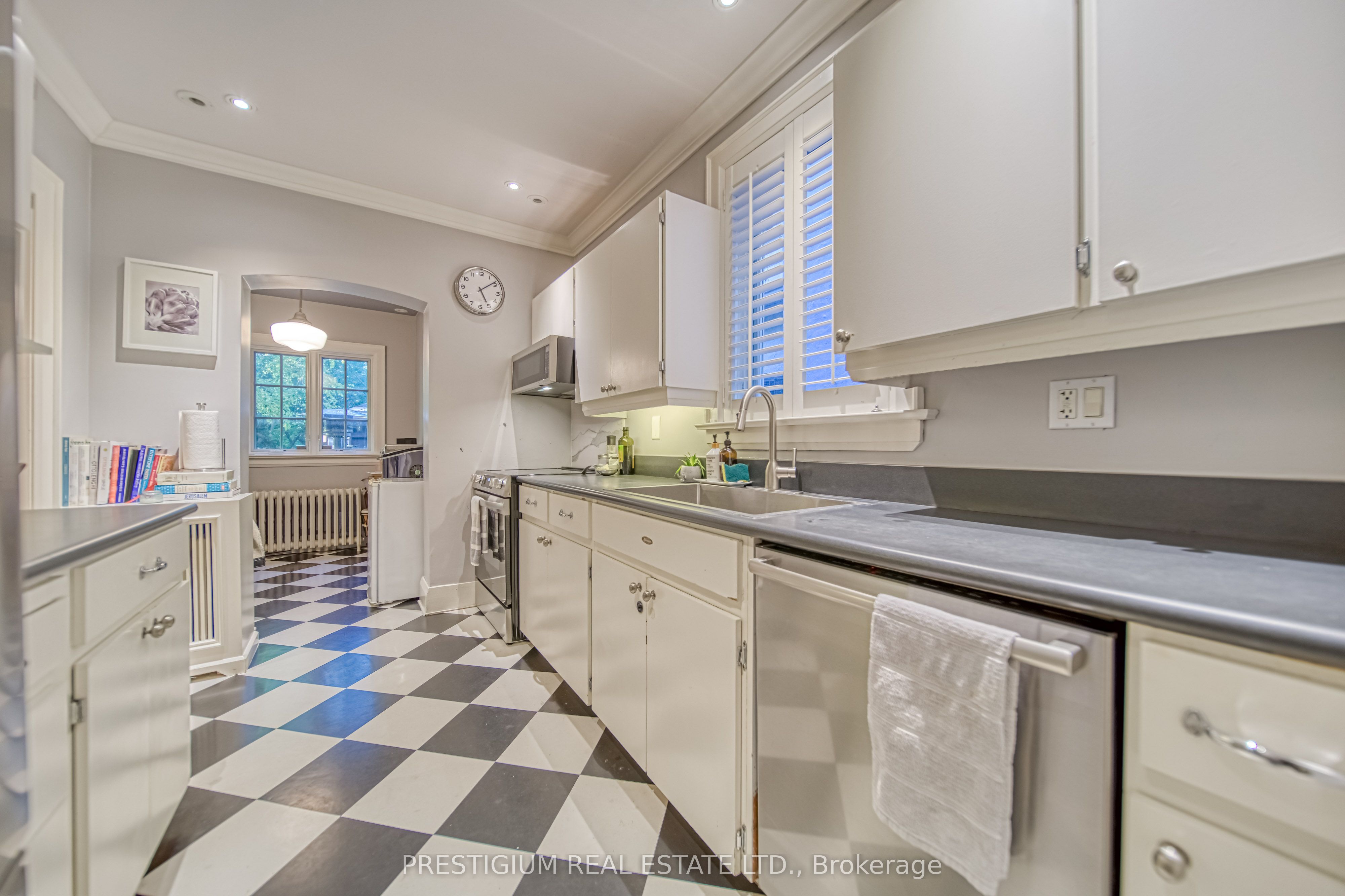 428 Castlefield Avenue Property Photo 12
